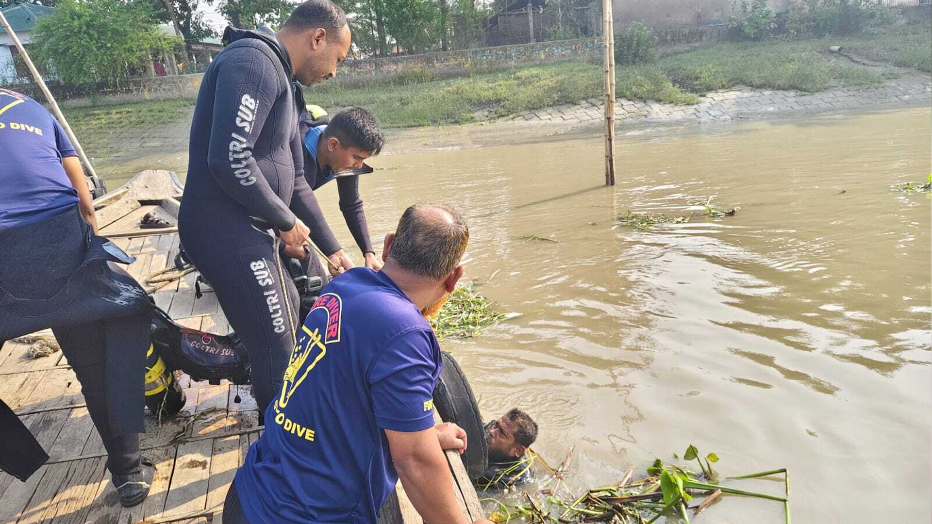 এখনো খোঁজ মেলেনি পন্টুনের সঙ্গে ধাক্কায় নিখোঁজ ২ জনের