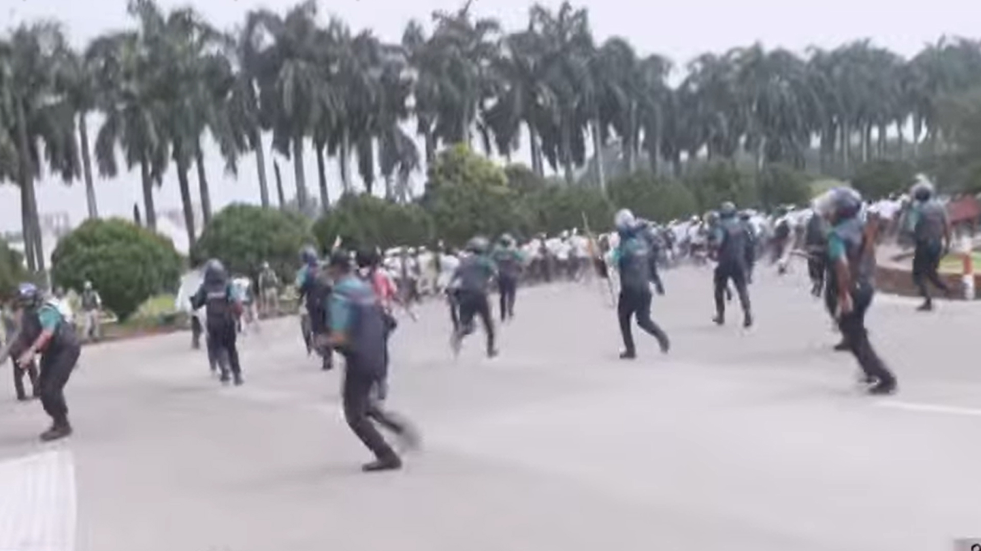 ১৭ অক্টোবরের ঘটনায় ‘দুঃখ প্রকাশ’, মামলা প্রত্যাহারের দাবি জুলাই যোদ্ধাদের