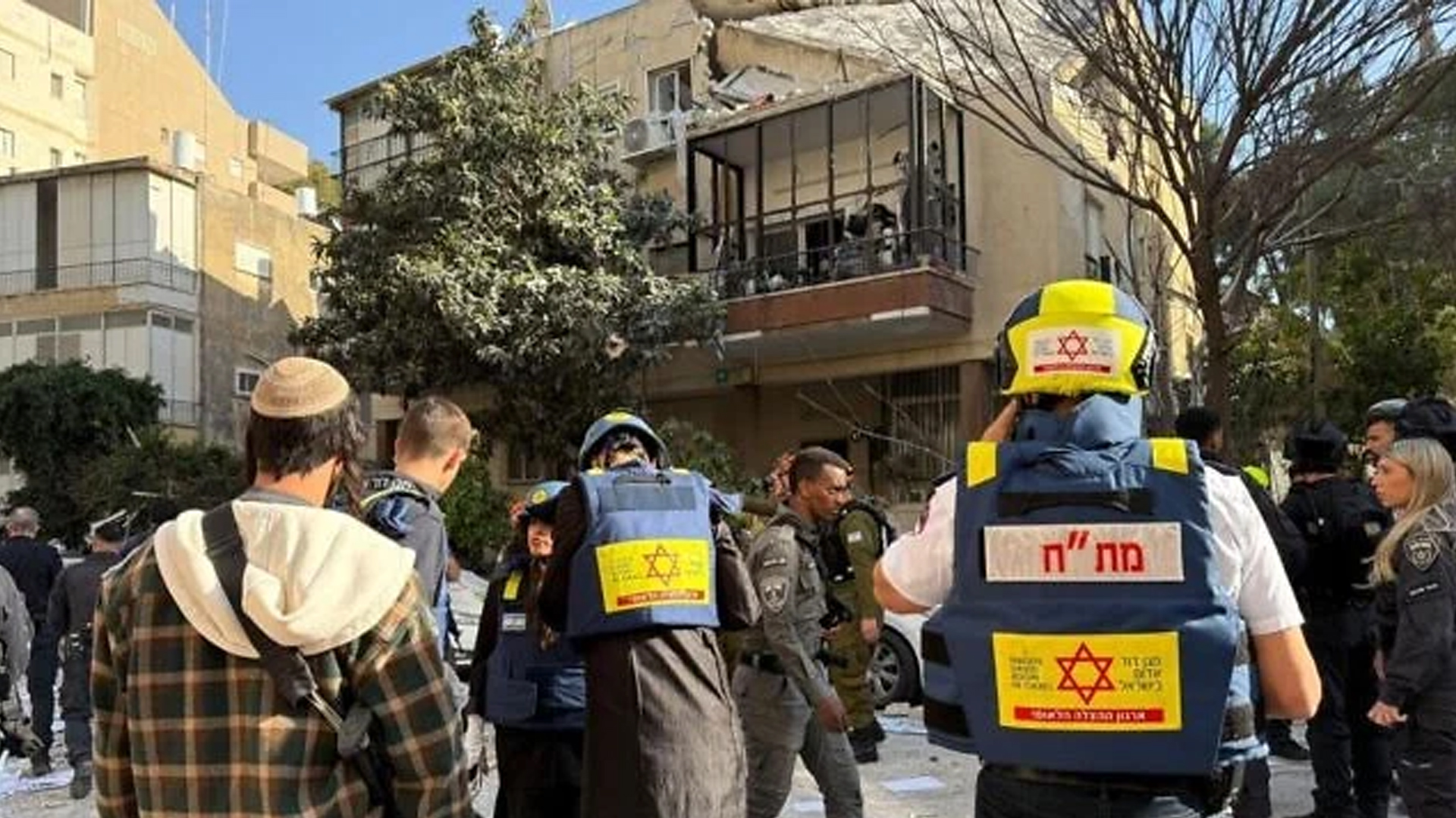 ইসরাইলে আঘাত হানল ইরানের ব্যালিস্টিক ক্ষেপণাস্ত্র