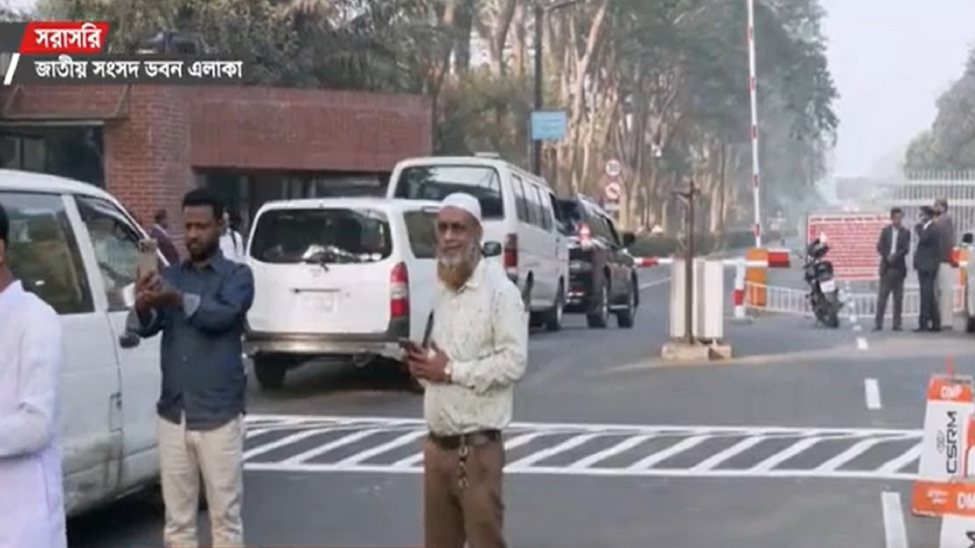 সংসদ ভবনে প্রবেশ করছেন নবনির্বাচিত এমপিরা