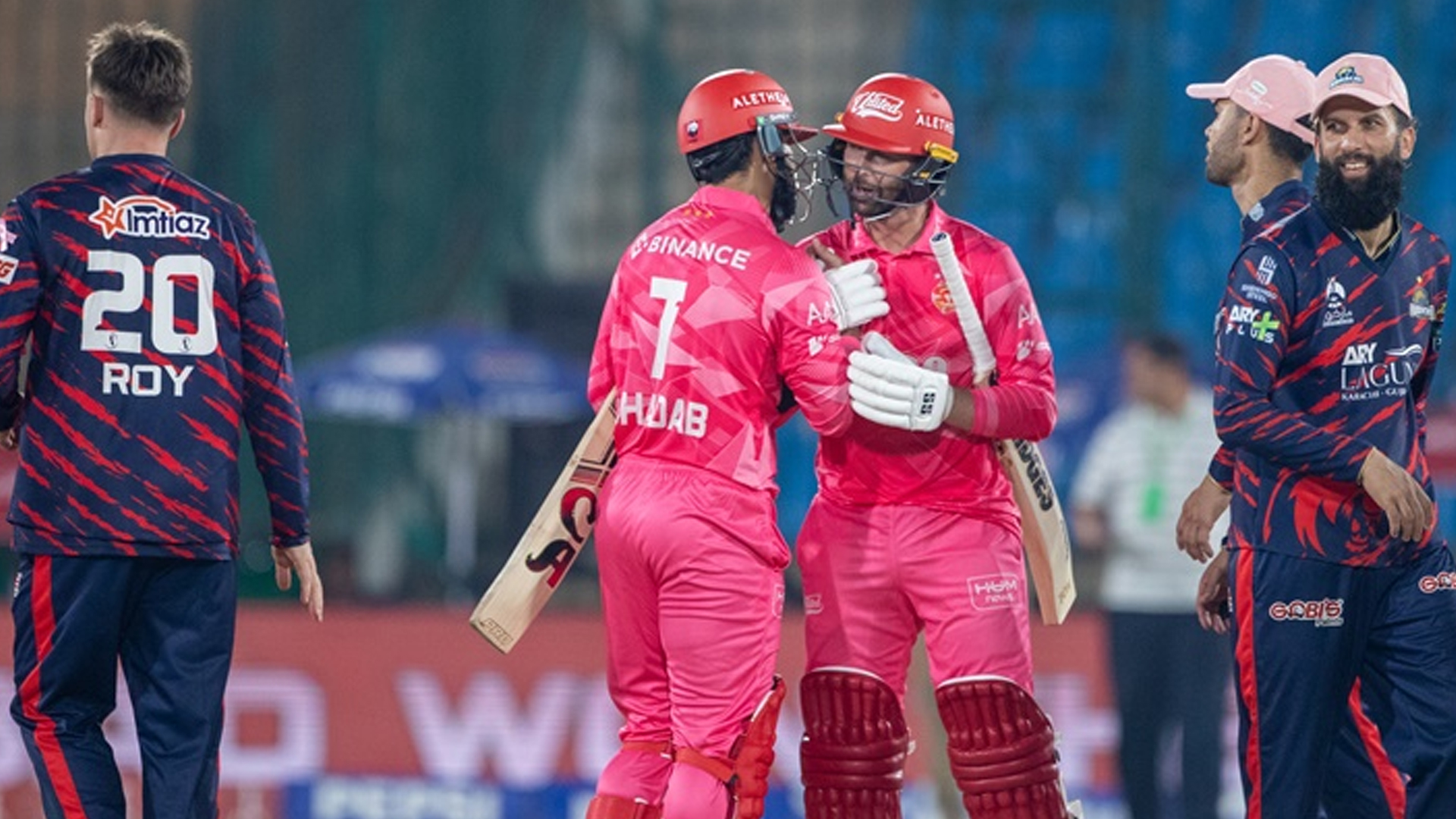 করাচিকে হারিয়ে পয়েন্ট টেবিলের দুইয়ে উঠে এলো ইসলামাবাদ