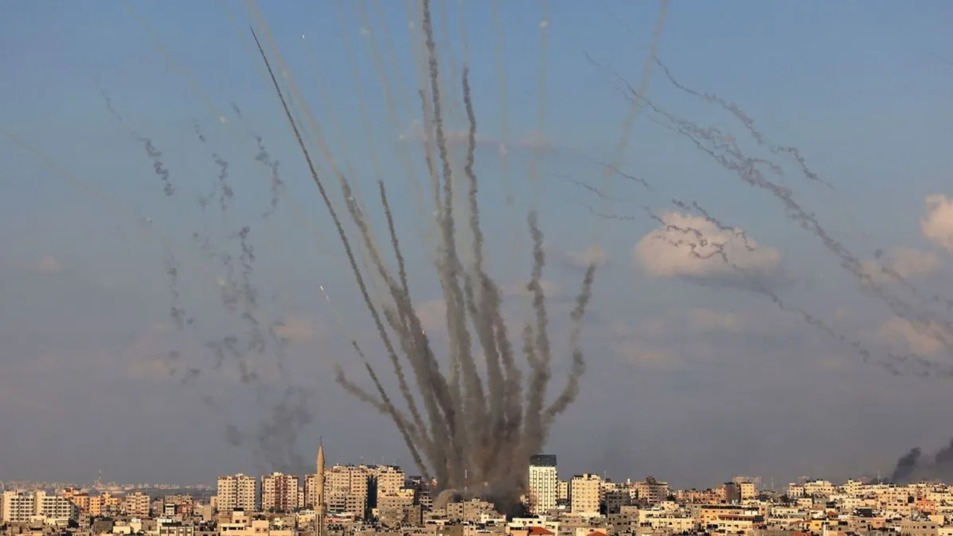 Al-Quds Brigade, the military wing of the Palestinian Islamic Jihad movement, bombed the cities of Gushdan, Derat and Mefalsim in Israel. Photo: Collected