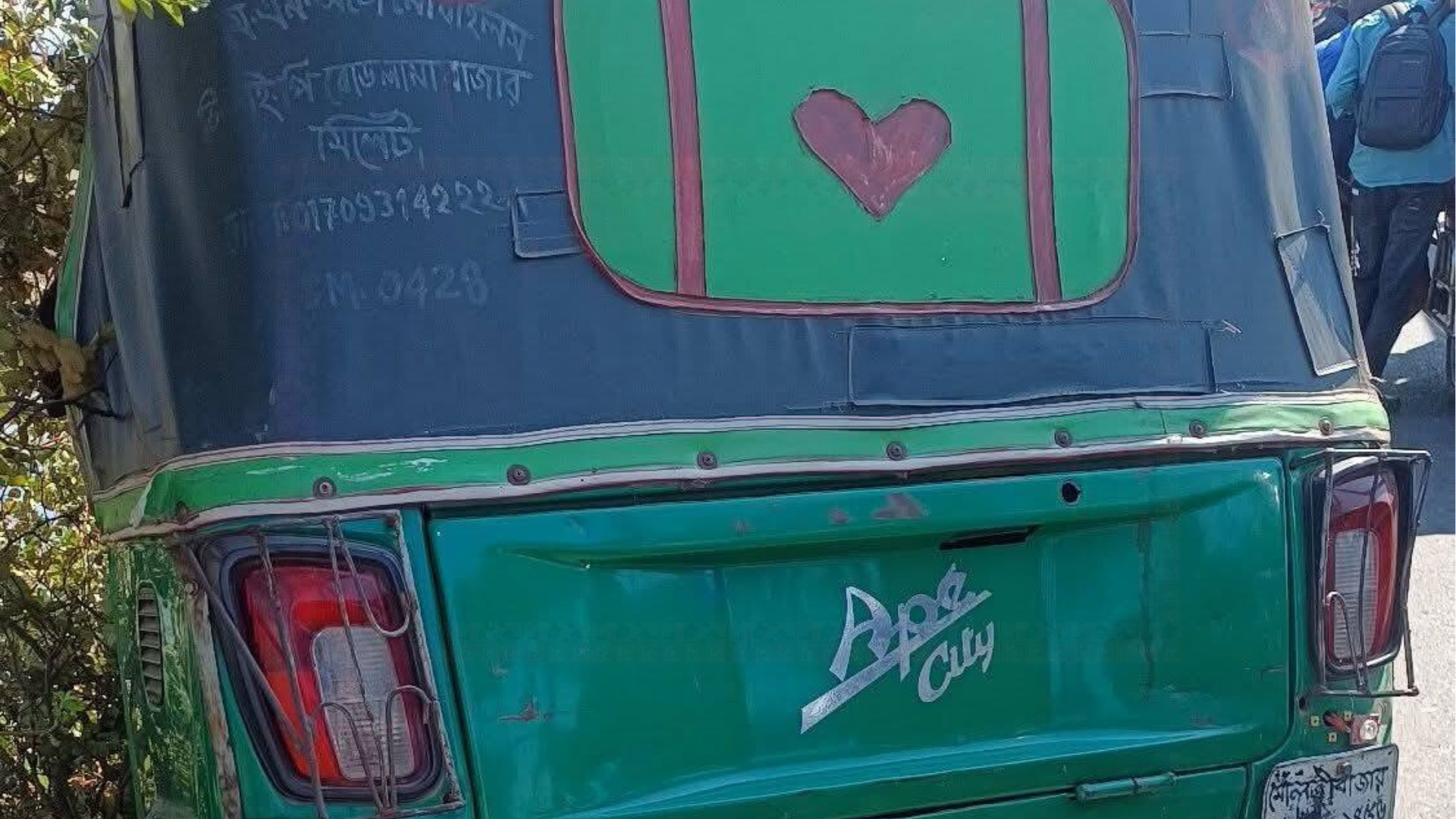 হবিগঞ্জে মোটরসাইকেল-অটোরিকশার সংঘর্ষে যুবক নিহত - Bangla24.Top