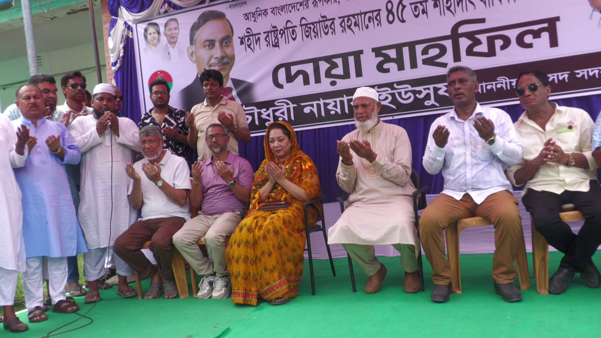 ফরিদপুরে দোয়া মাহফিলে অংশ নিলো সকল ধর্মের মানুষ