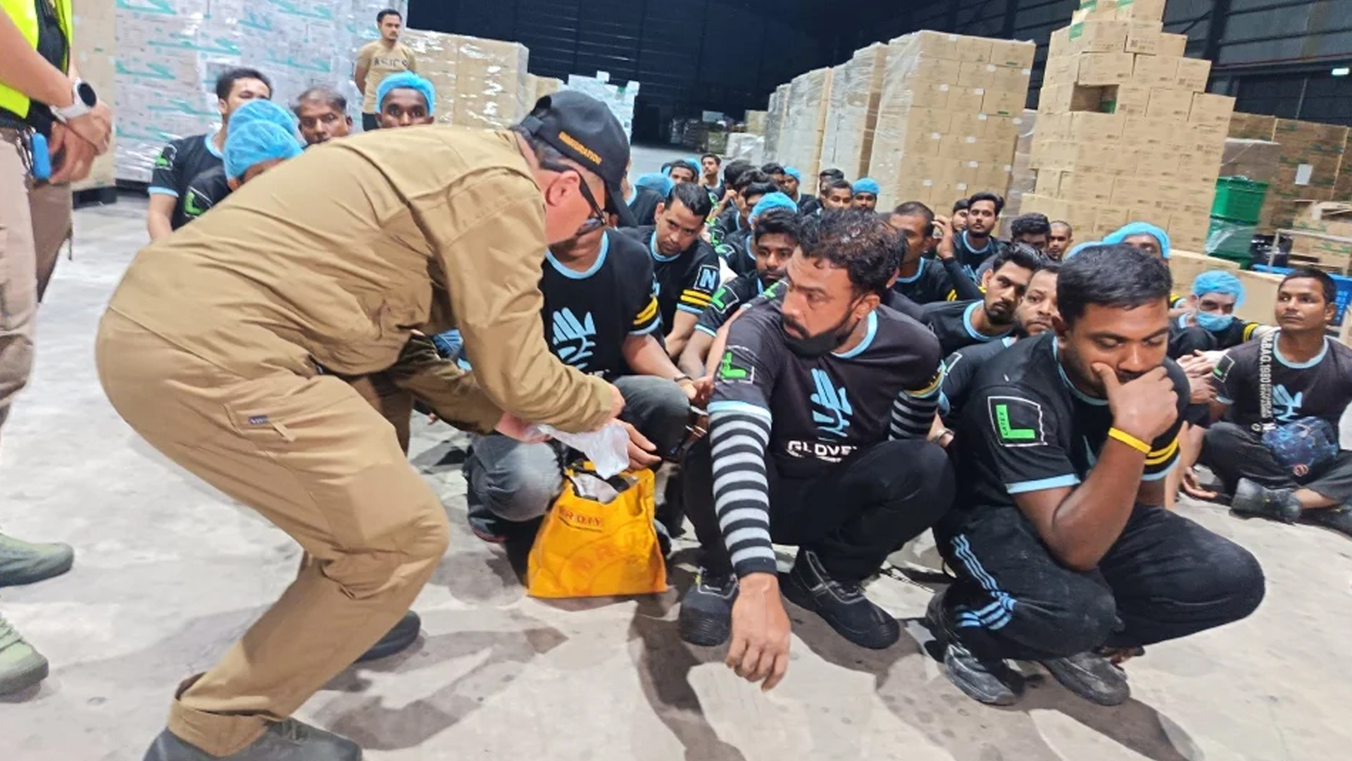 মালয়েশিয়ায় দুই কারখানায় অভিযান, ৭৯ বাংলাদেশি শ্রমিক আটক