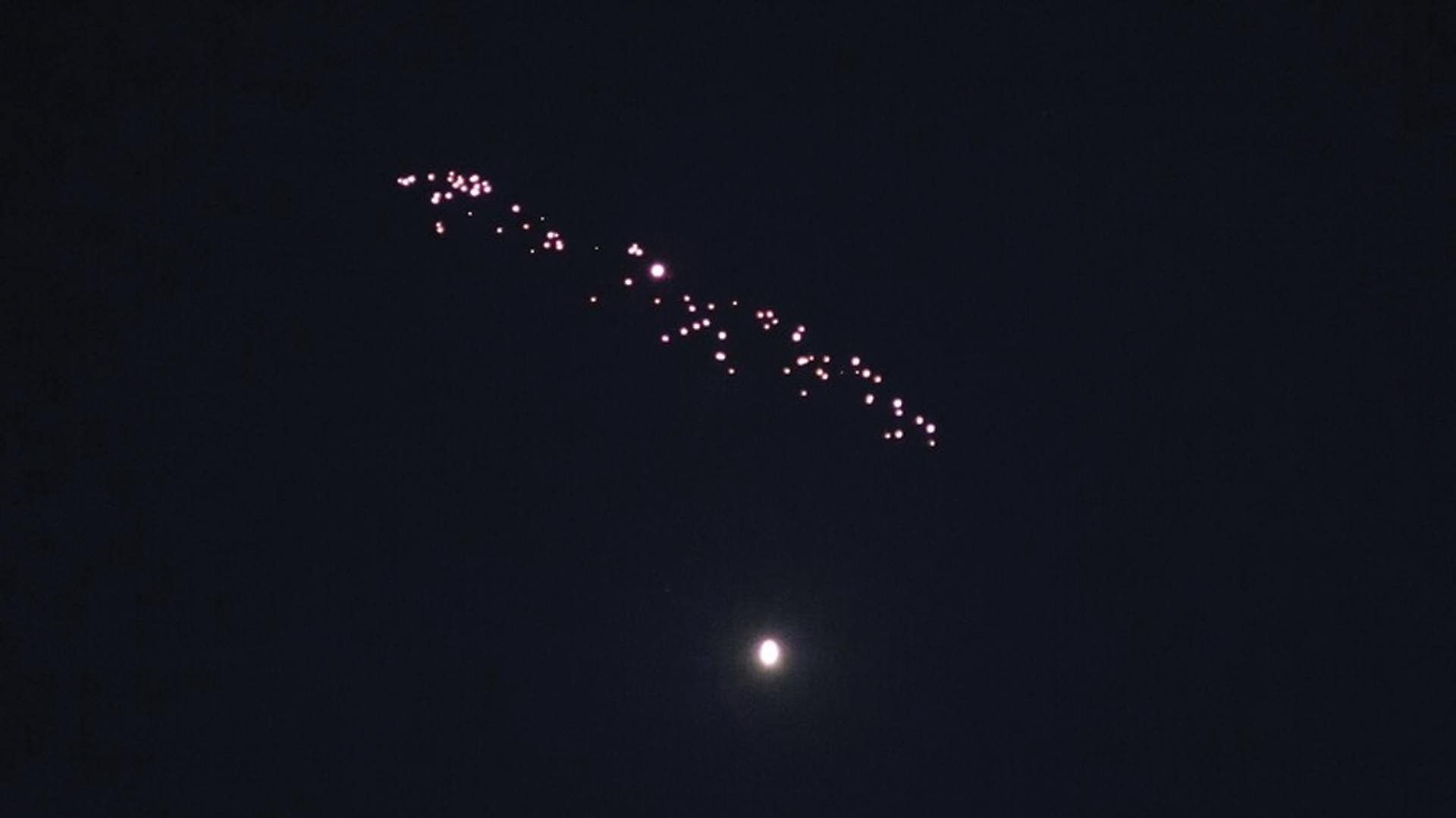 ইরানের একাধিক শহরে তীব্র বিস্ফোরণ