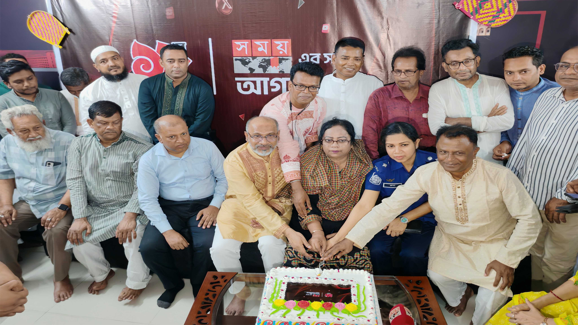 বর্ণাঢ্য আয়োজনে বরিশালে সময় টিভির প্রতিষ্ঠাবার্ষিকী উদযাপন