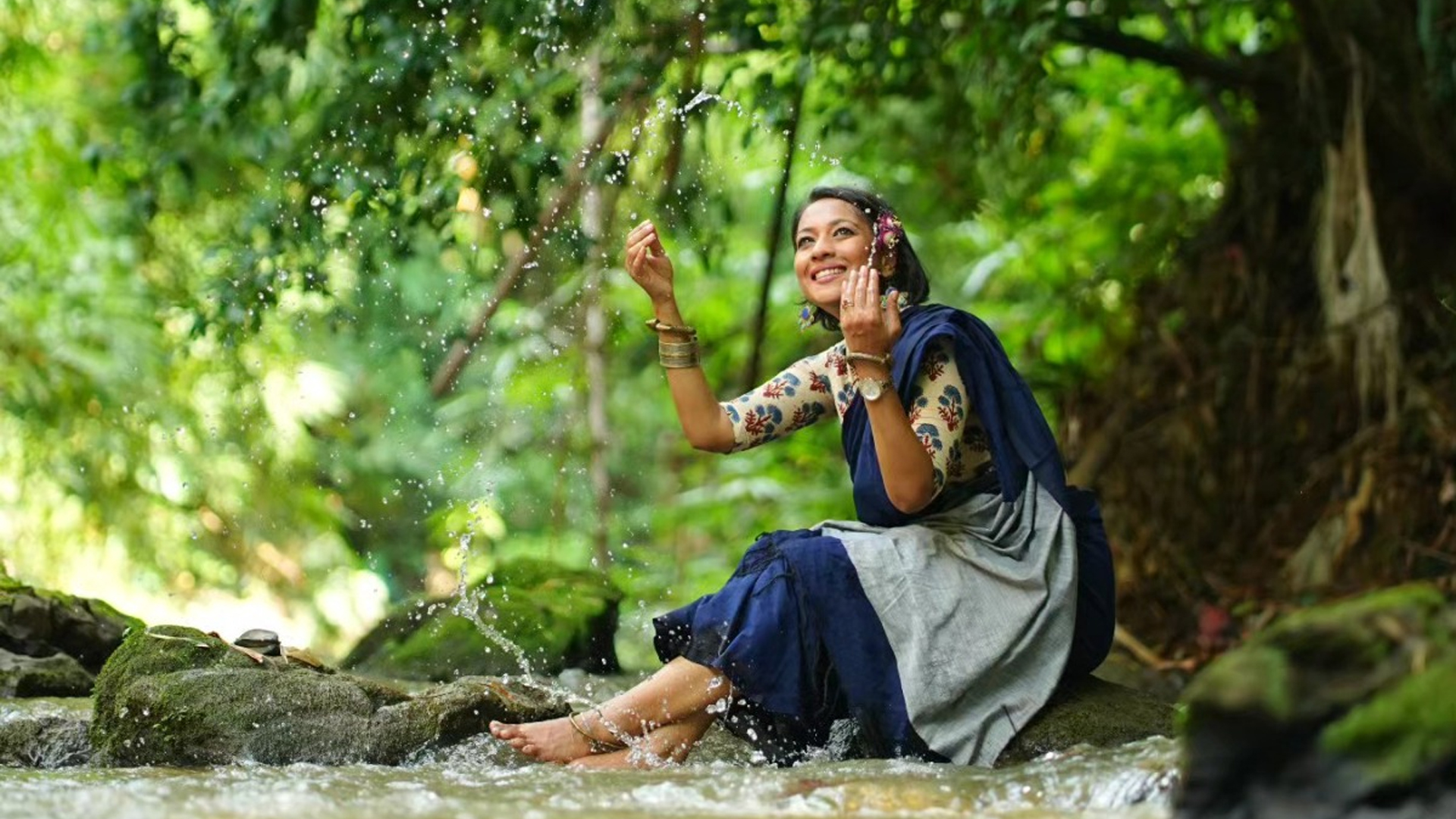 দেশপ্রেমের বার্তা নিয়ে বিজয় দিবসে মৌটুসী - Bangla24.Top