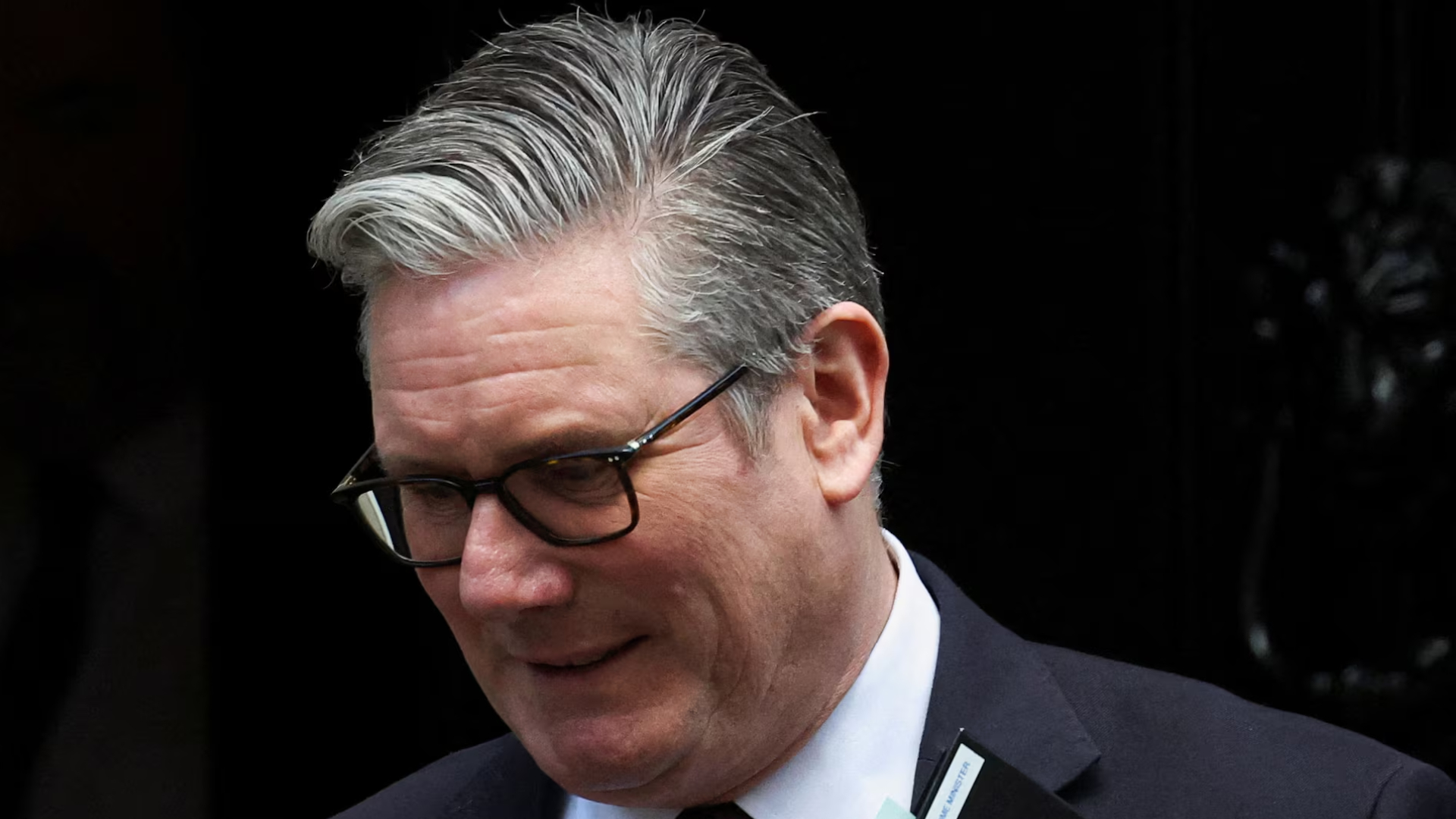 একের পর এক শীর্ষ সহযোগীর পদত্যাগ, ক্ষমা চাওয়ার পরও চাপে ব্রিটিশ প্রধানমন্ত্রী