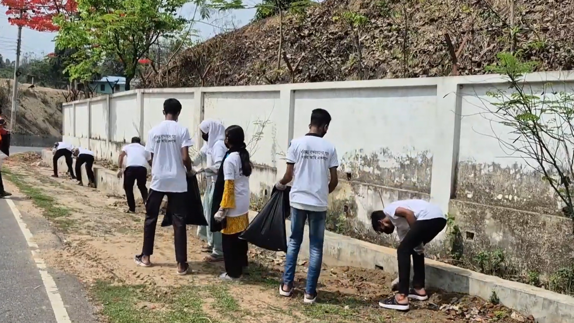 বান্দরবান শহরে পরিচ্ছন্নতা অভিযান পরিচালনা করল সেনাবাহিনী