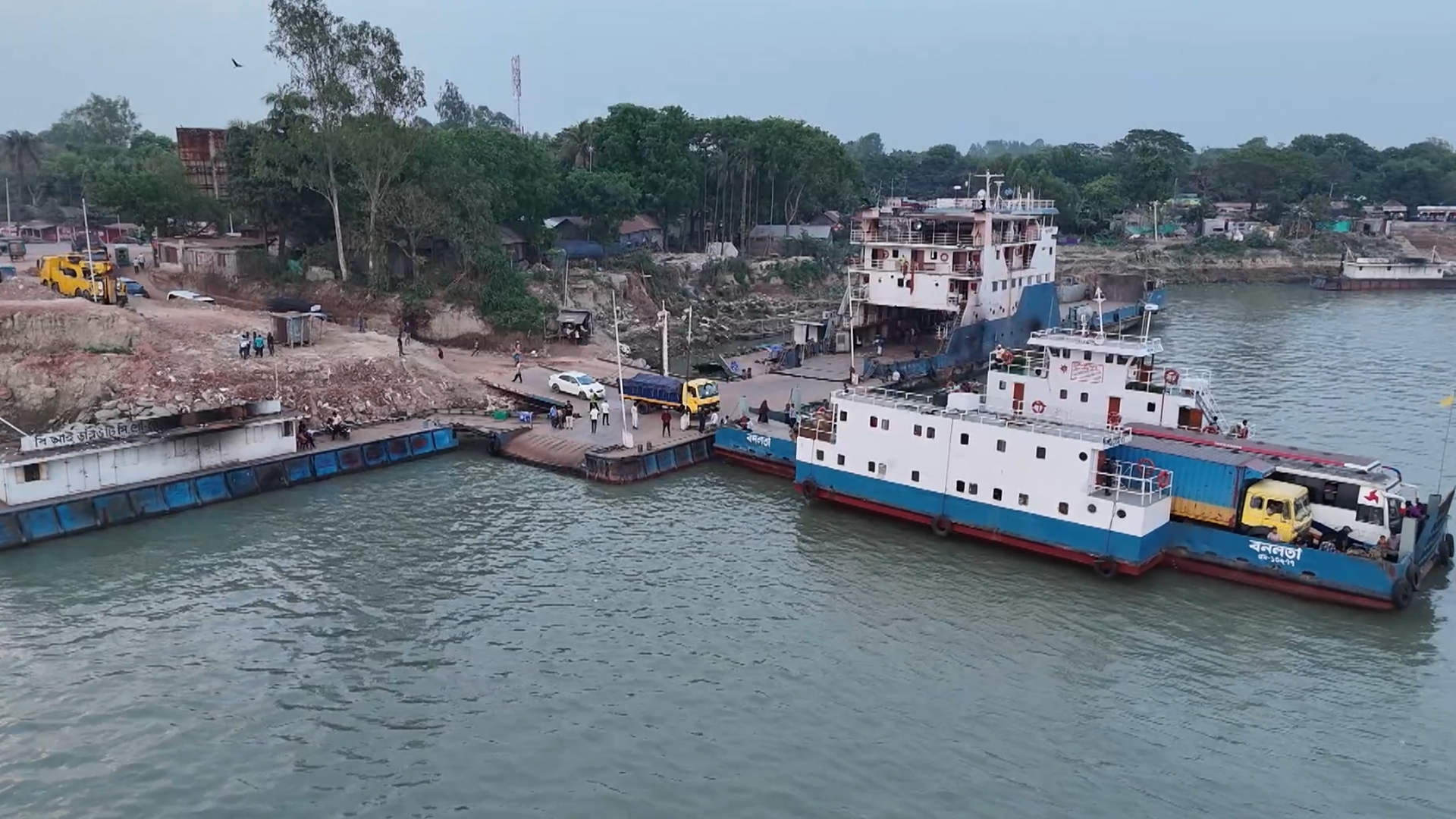 পাটুরিয়া-দৌলতদিয়া ঘাটে অব্যবস্থাপনা, ব্যর্থ প্রকল্পে নতুন করে সমালোচনা