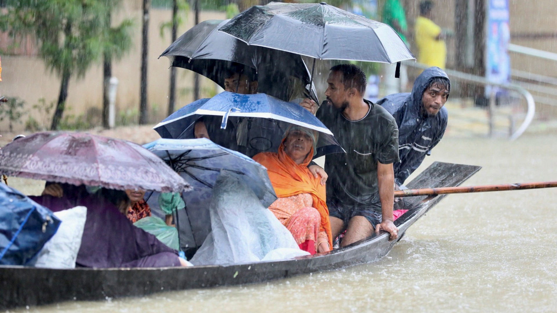 বৃষ্টি নিয়ে দুঃসংবাদ, তীব্র ঝড় ও বন্যার আশঙ্কা