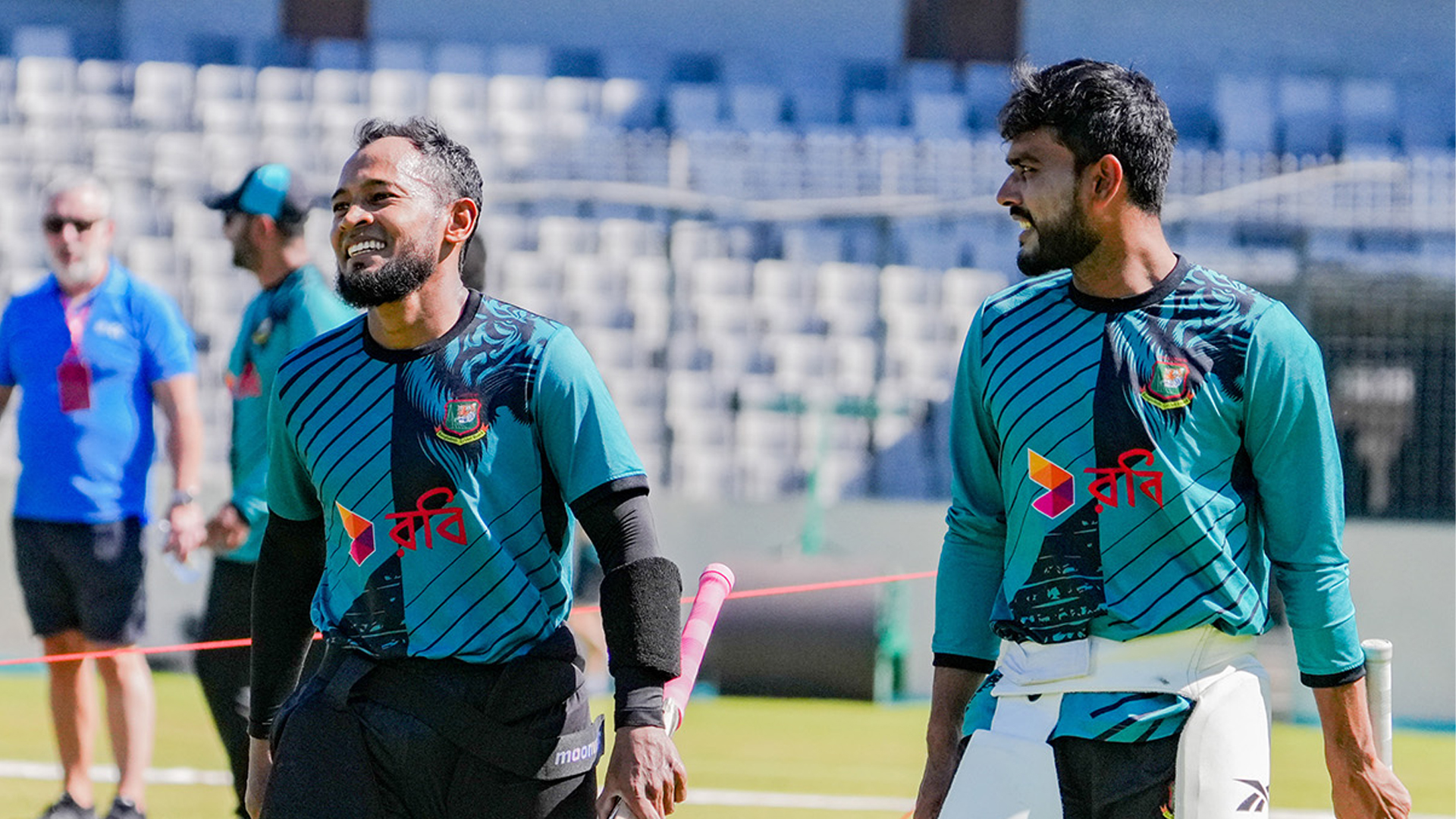 মুশফিকের শততম টেস্টে ব্যাটিংয়ে বাংলাদেশ