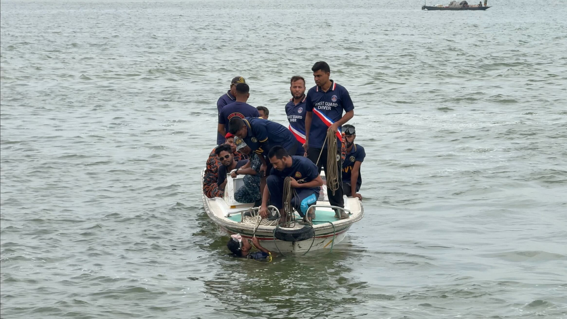 দৌলতদিয়ায় বাসডুবির ঘটনায় উদ্ধার অভিযান সমাপ্ত ঘোষণা