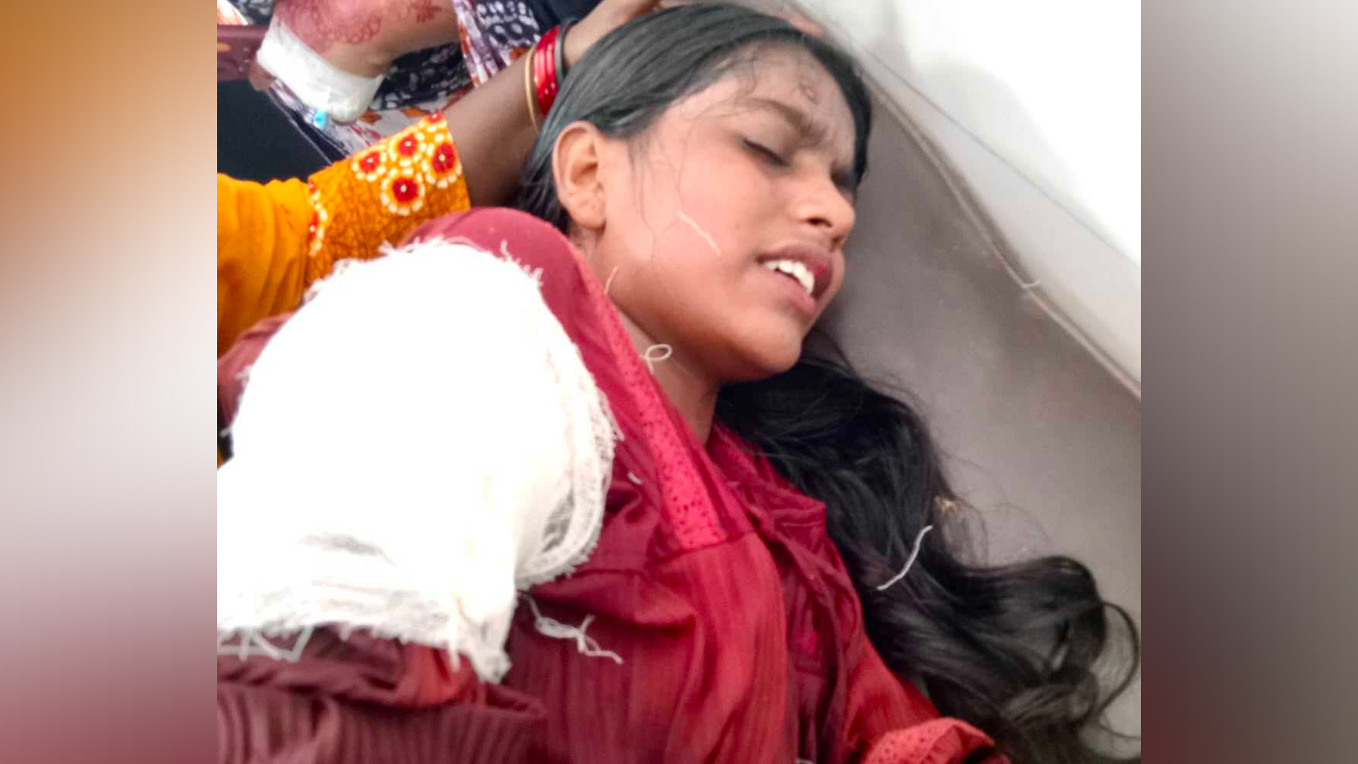 রাজশাহীতে এসএসসি পরীক্ষার্থী নন্দিনীকে ছুরিকাঘাত