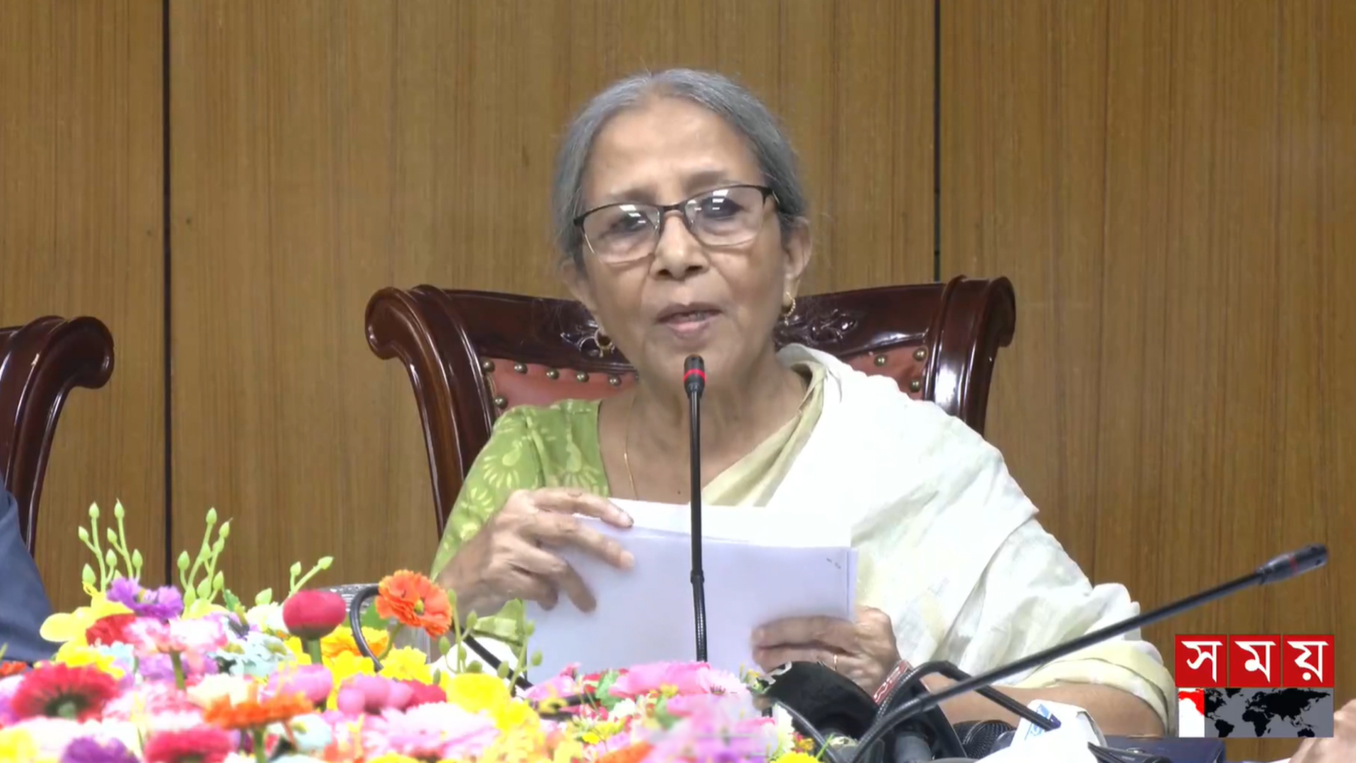 Tanga kiygan qizlarning erotik fotosuratlari