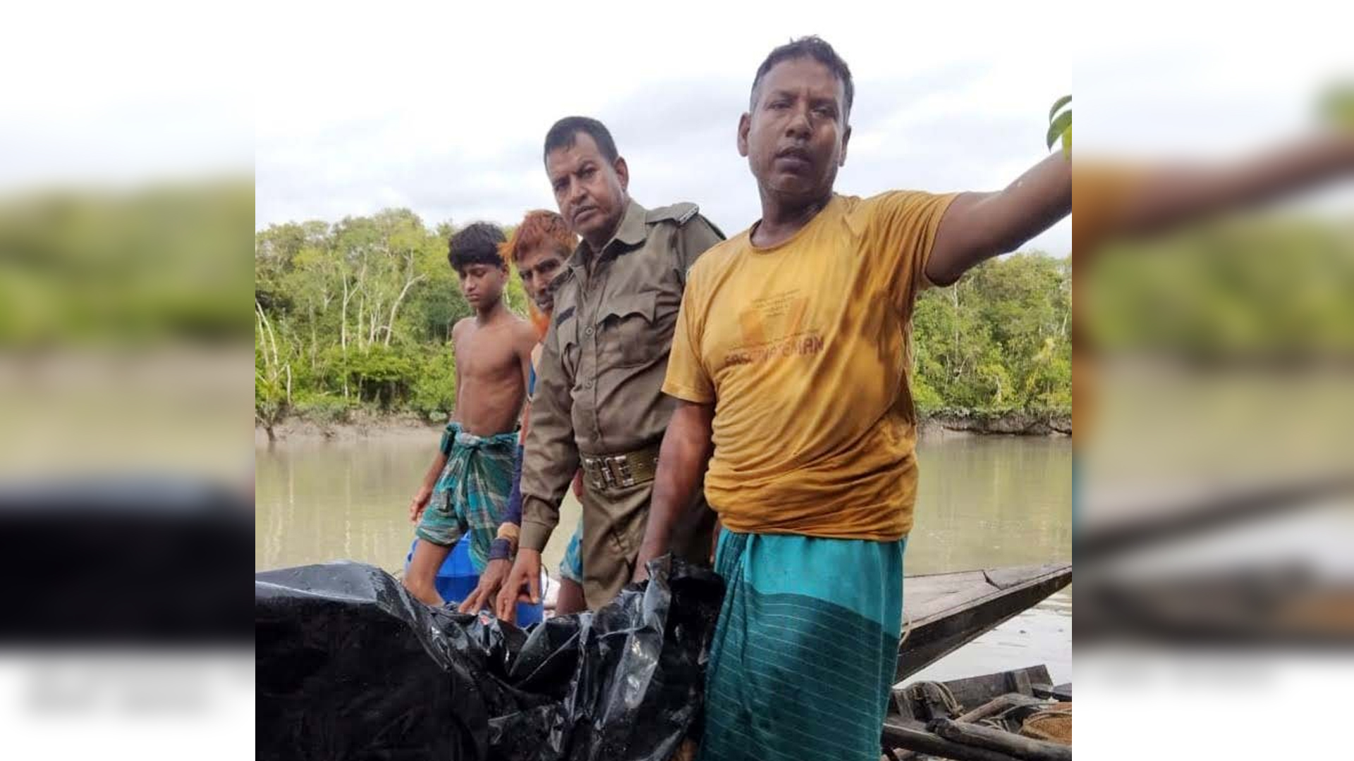 সুন্দরবনের নিষিদ্ধ এলাকায় মাছ ধরায় ৪ জেলে আটক
