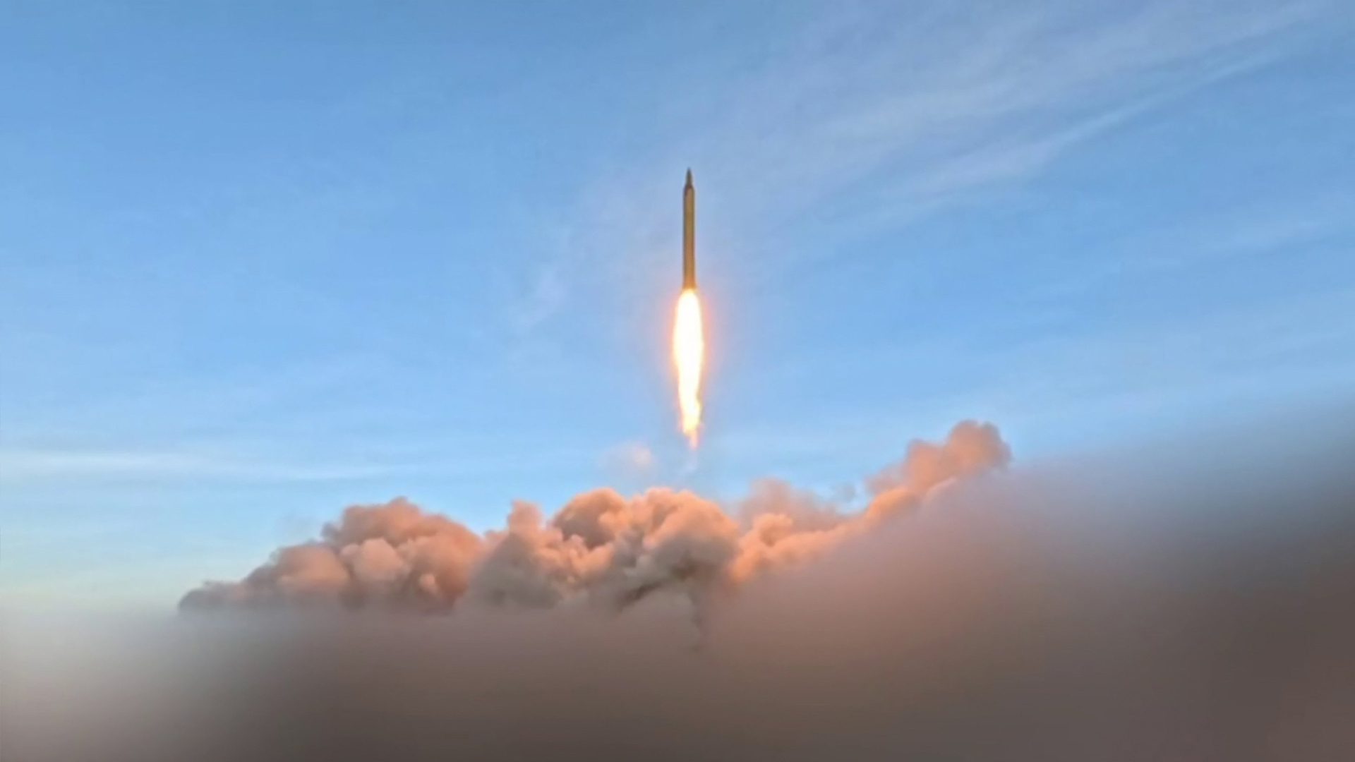 কুয়েতের সামরিক ঘাঁটিতে ইরানের হামলায় ১০ সেনা আহত