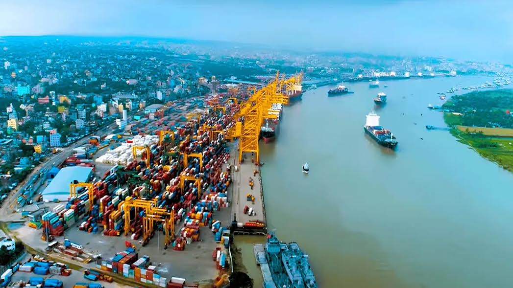 জ্বালানিবোঝাই আরও ৪ জাহাজ চট্টগ্রাম বন্দরে