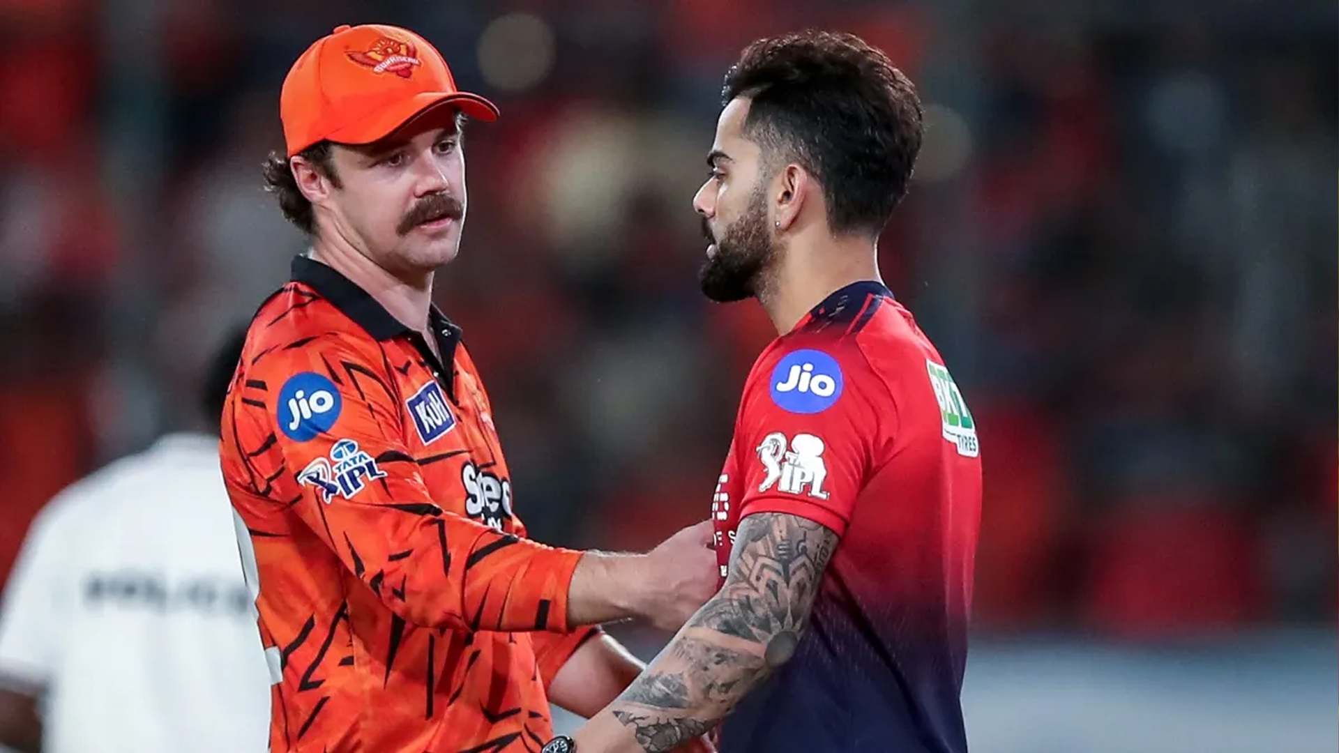হায়দরাবাদের বড় জয় ছাপিয়ে আইপিএলে আলোচনায় কোহলি-হেড দ্বন্দ্ব