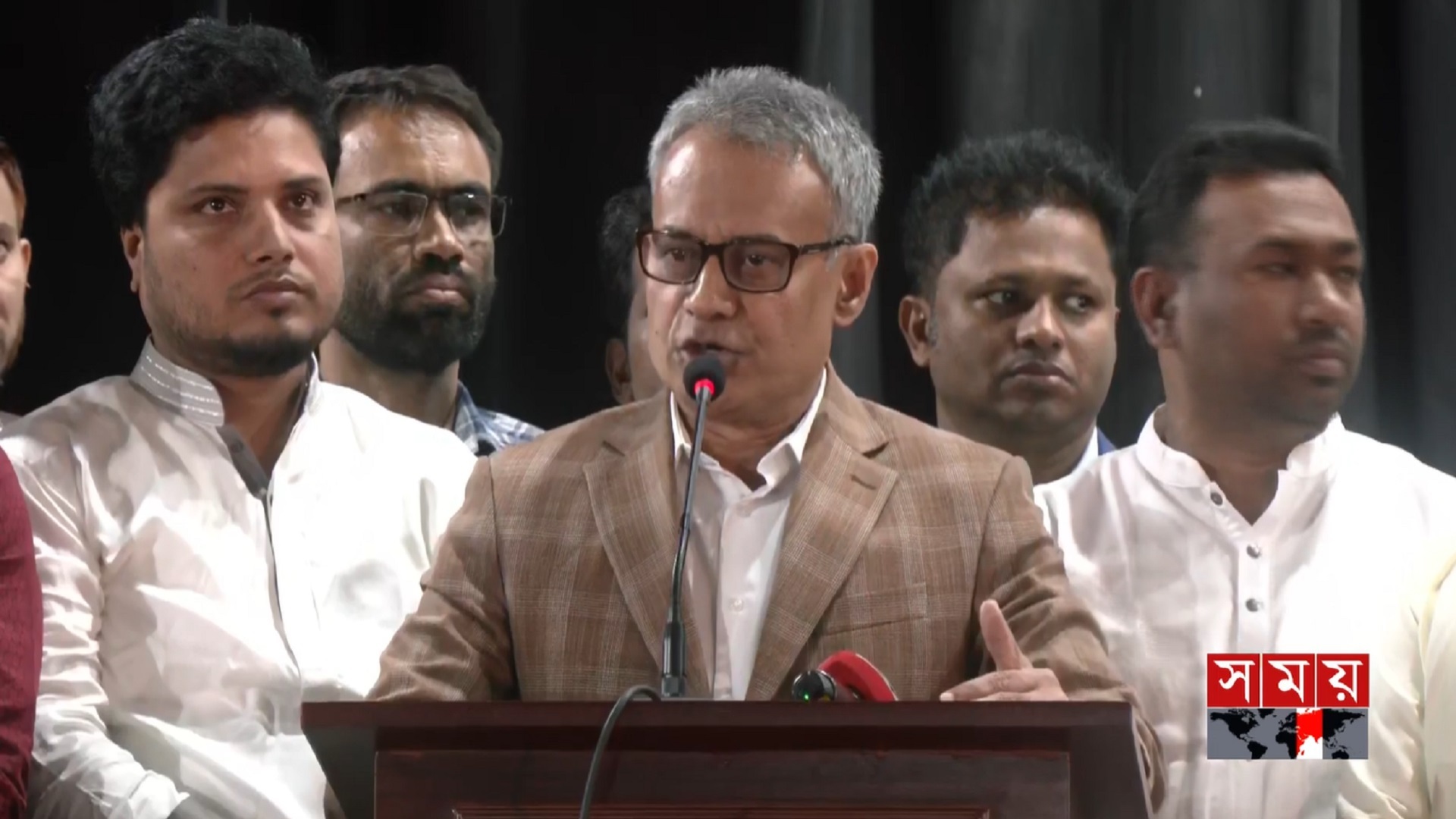 রাজনীতিতে আধিপত্য নয়, জনগণের সেবক হতে হবে: শেখ রবিউল আলম