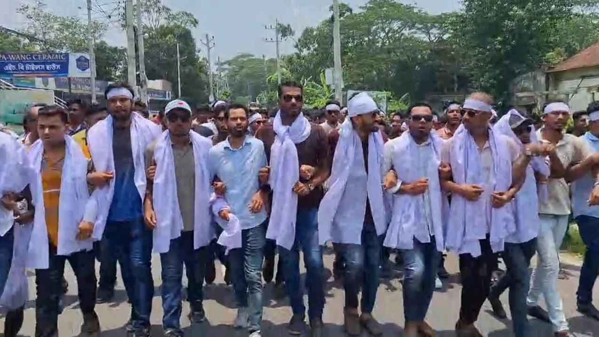 বিএনপির কেন্দ্রীয় কার্যালয়ের সামনে ছাত্রদলের পদ বঞ্চিতদের কাফন মিছিল