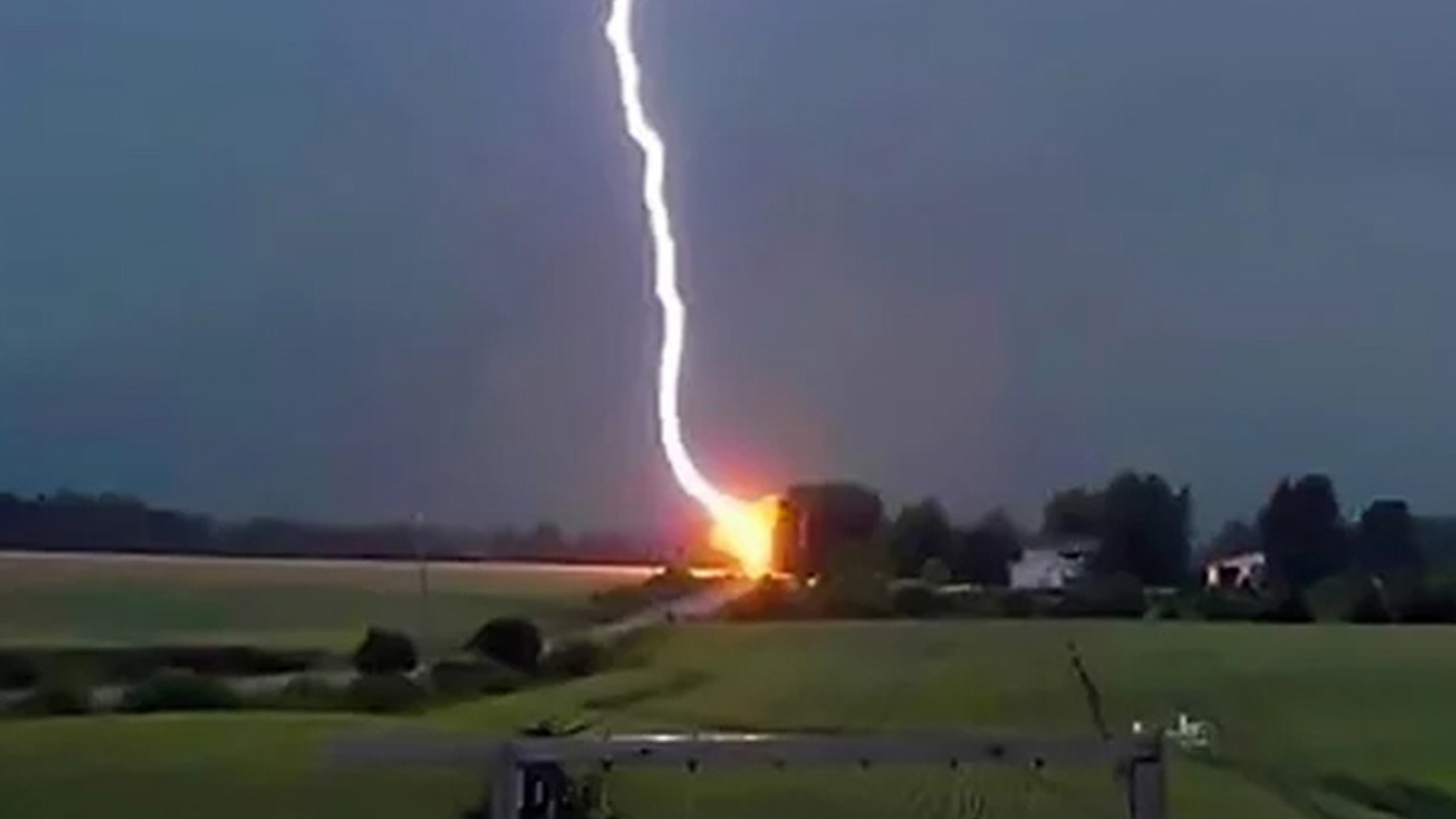 মুন্সীগঞ্জে বজ্রপাতে প্রাণ গেল তিন জনের