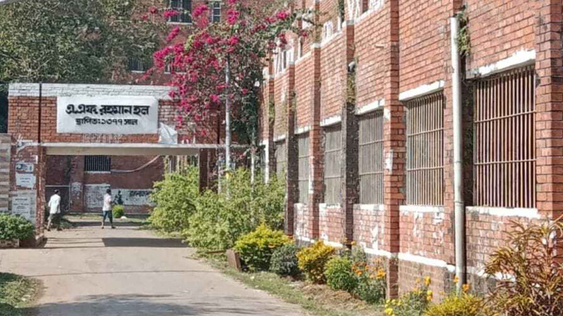 চবিতে শিক্ষার্থীদের জোরপূর্বক উচ্ছেদের অভিযোগ, কী বলছেন হল প্রভোস্ট?