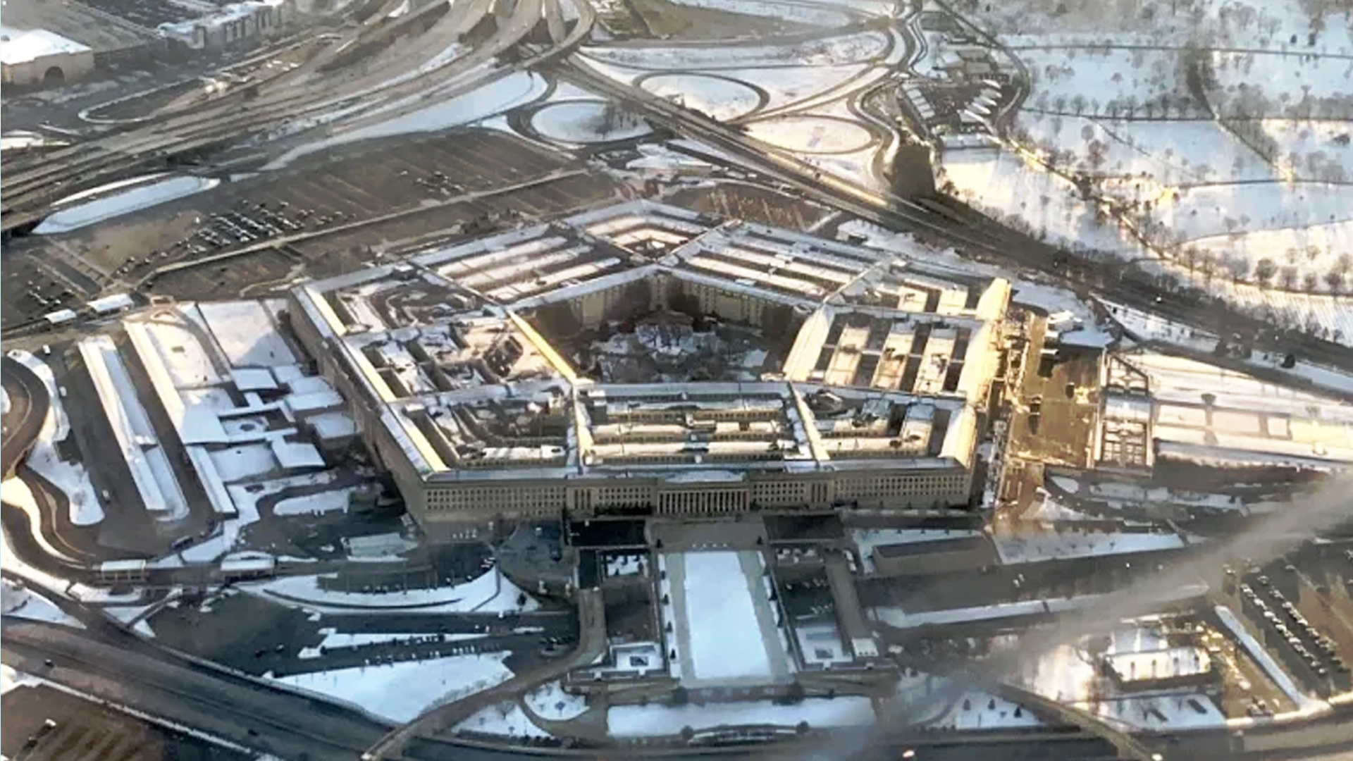 এপস্টেইনকে পেন্টাগন-এফবিআই ভবন কেনার প্রস্তাব দেয়া হয়েছিল: রিপোর্ট