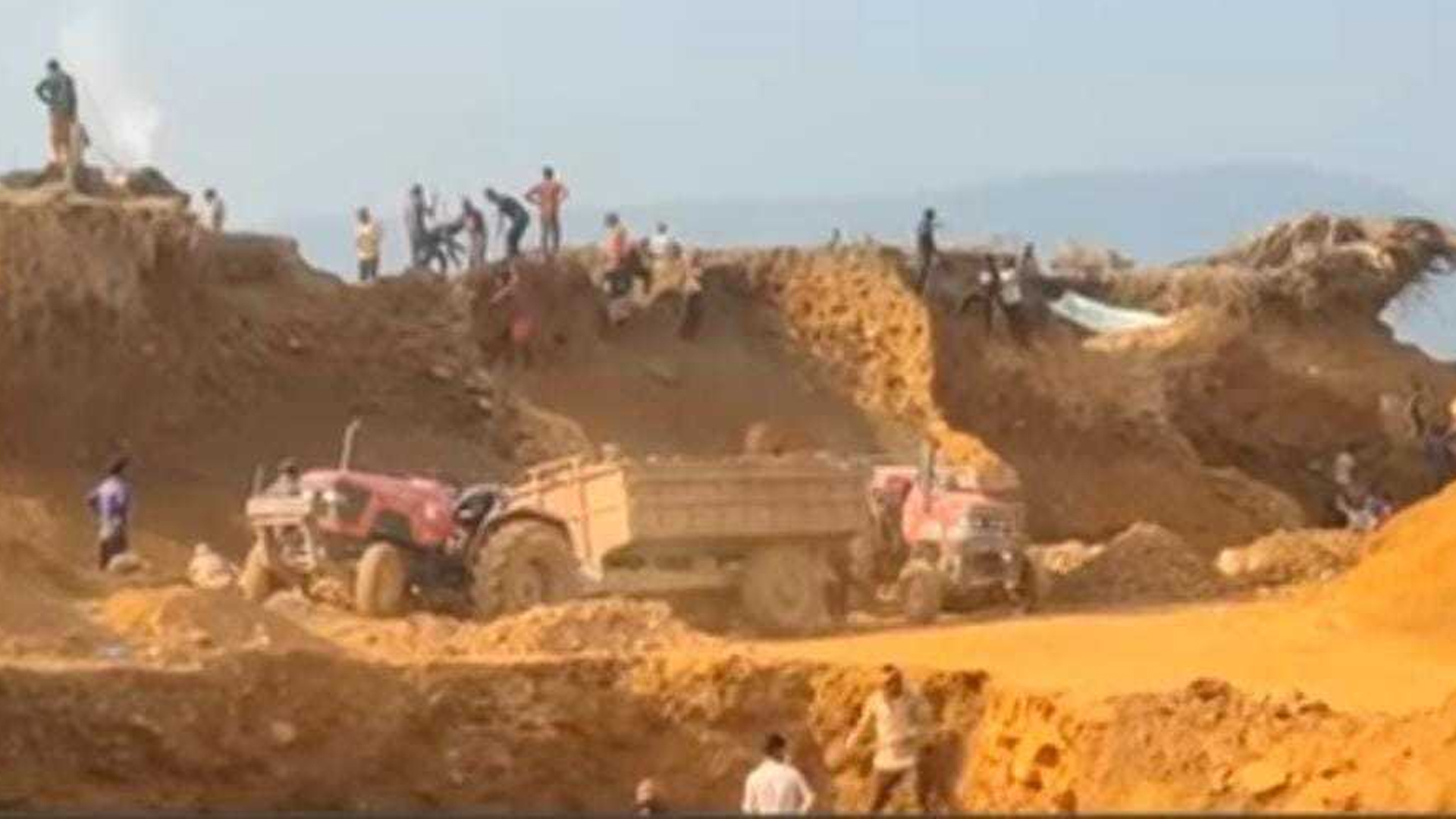 শাহ আরেফিন টিলায় পাথর লুটের মহোৎসব, বিপন্ন পর্যটন ও ঐতিহ্য