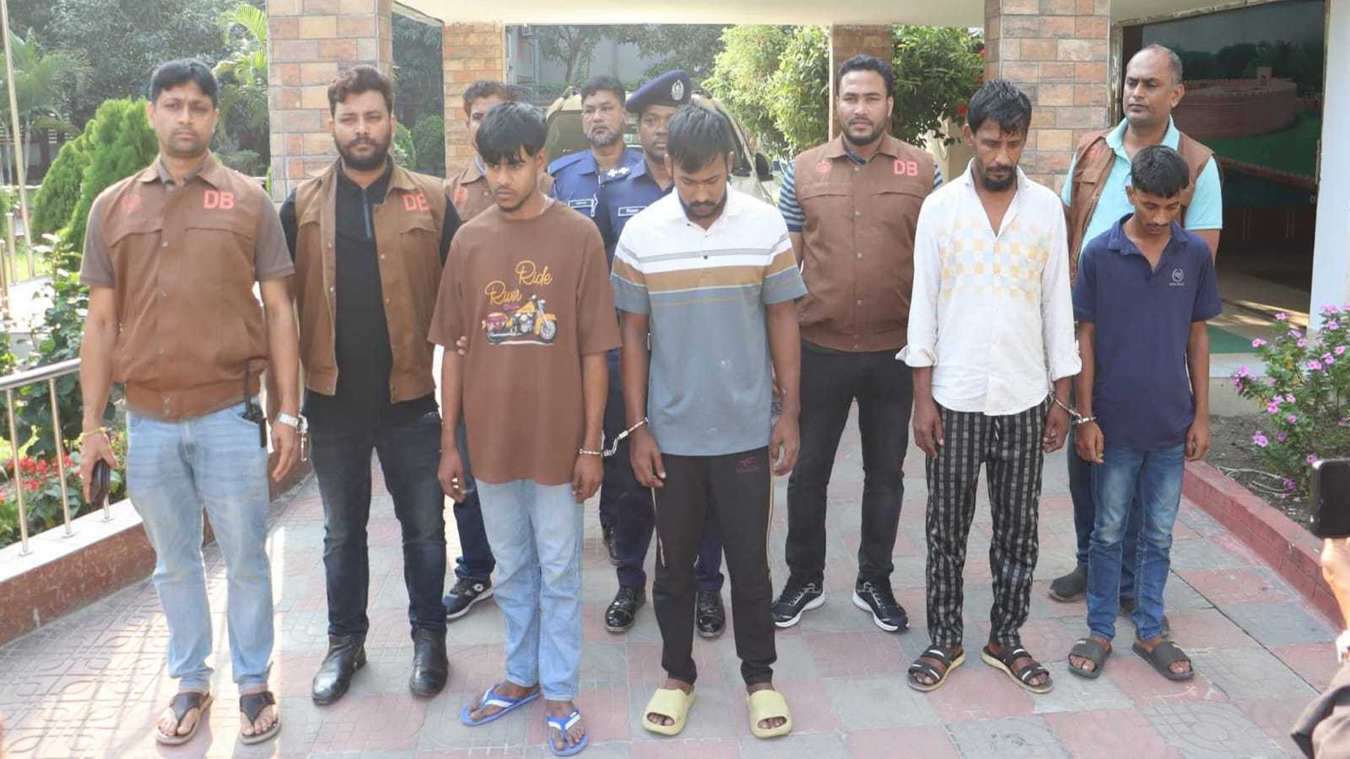 গরুর মাংসের নামে ঘোড়ার মাংস বিক্রি চক্রের ৪ সদস্য গ্রেফতার