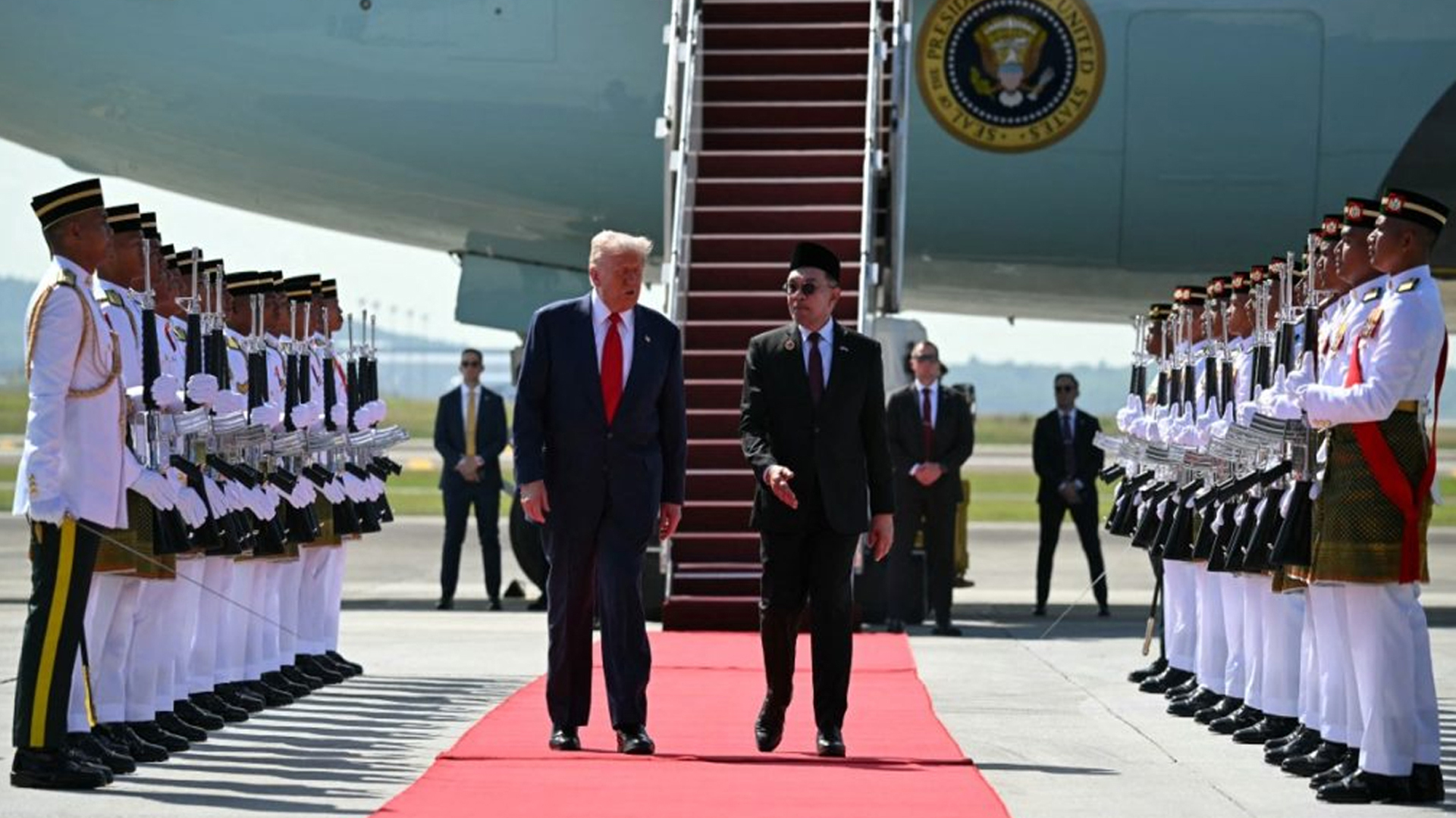মালয়েশিয়া দিয়ে ট্রাম্পের পাঁচ দিনের এশিয়া সফর শুরু