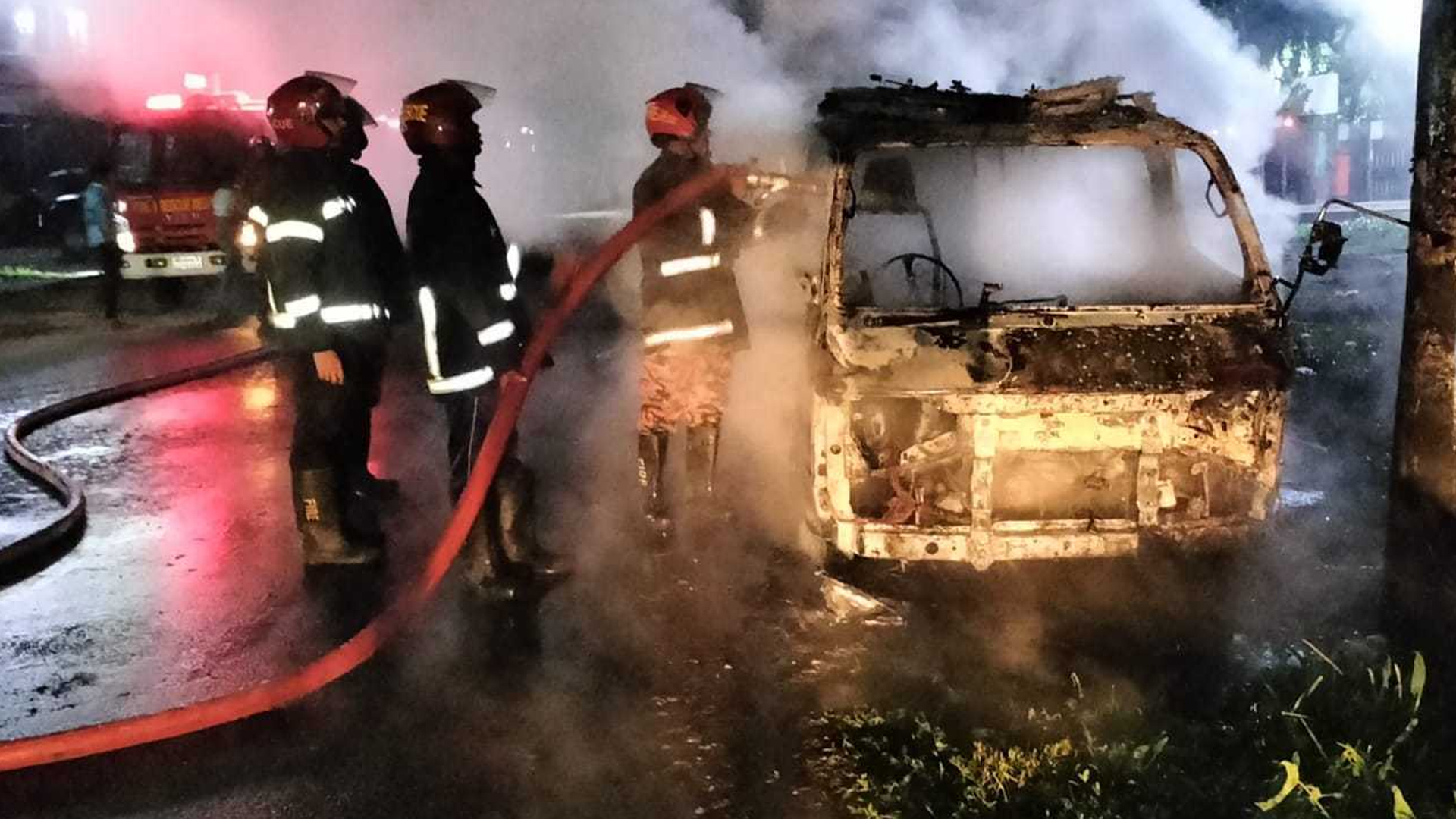 কিশোরগঞ্জে দুর্বৃত্তের আগুনে পুড়ল দাঁড়িয়ে থাকা অ্যাম্বুলেন্স