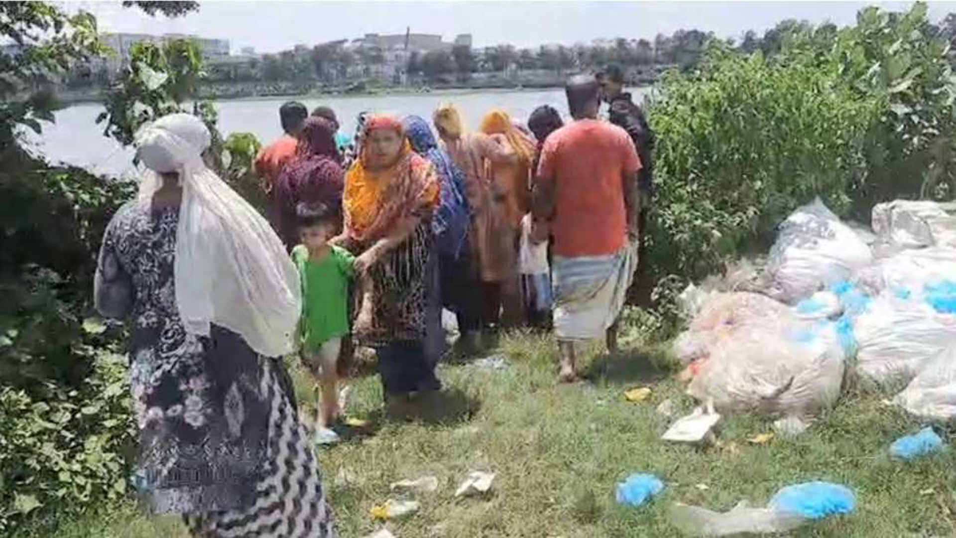 শীতলক্ষ্যায় ভেসে উঠল অজ্ঞাতপরিচয় যুবকের মাথাবিহীন মরদেহ