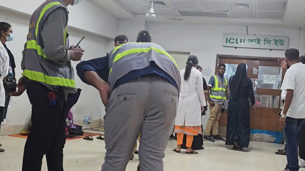 বার্ন ইনস্টিটিউটের আইসিইউতে ৩ জন ফায়ার ফাইটারের চিকিৎসা চলছে। ছবি ভিডিও থেকে নেয়া