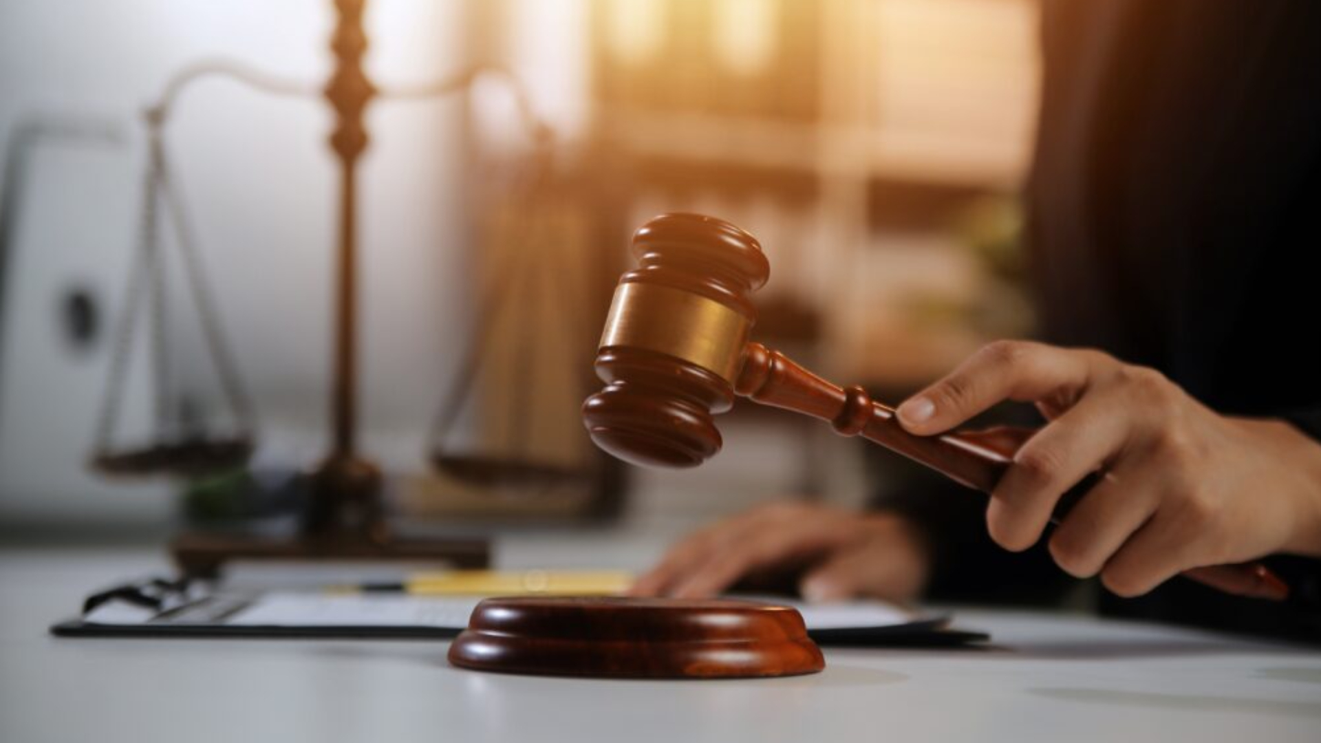 শ্রীলঙ্কায় গণঅভ্যুত্থানে এমপিকে পিটিয়ে হত্যার ঘটনায় ১২ জনের ফাঁসি