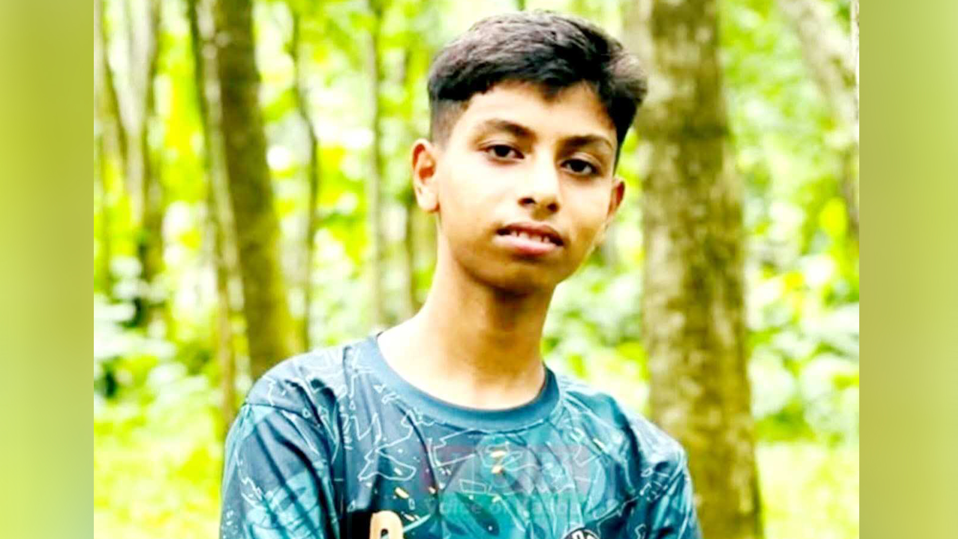 মাঠে ফুটবল খেলার সময় বজ্রপাতে প্রাণ গেল স্কুলছাত্রের