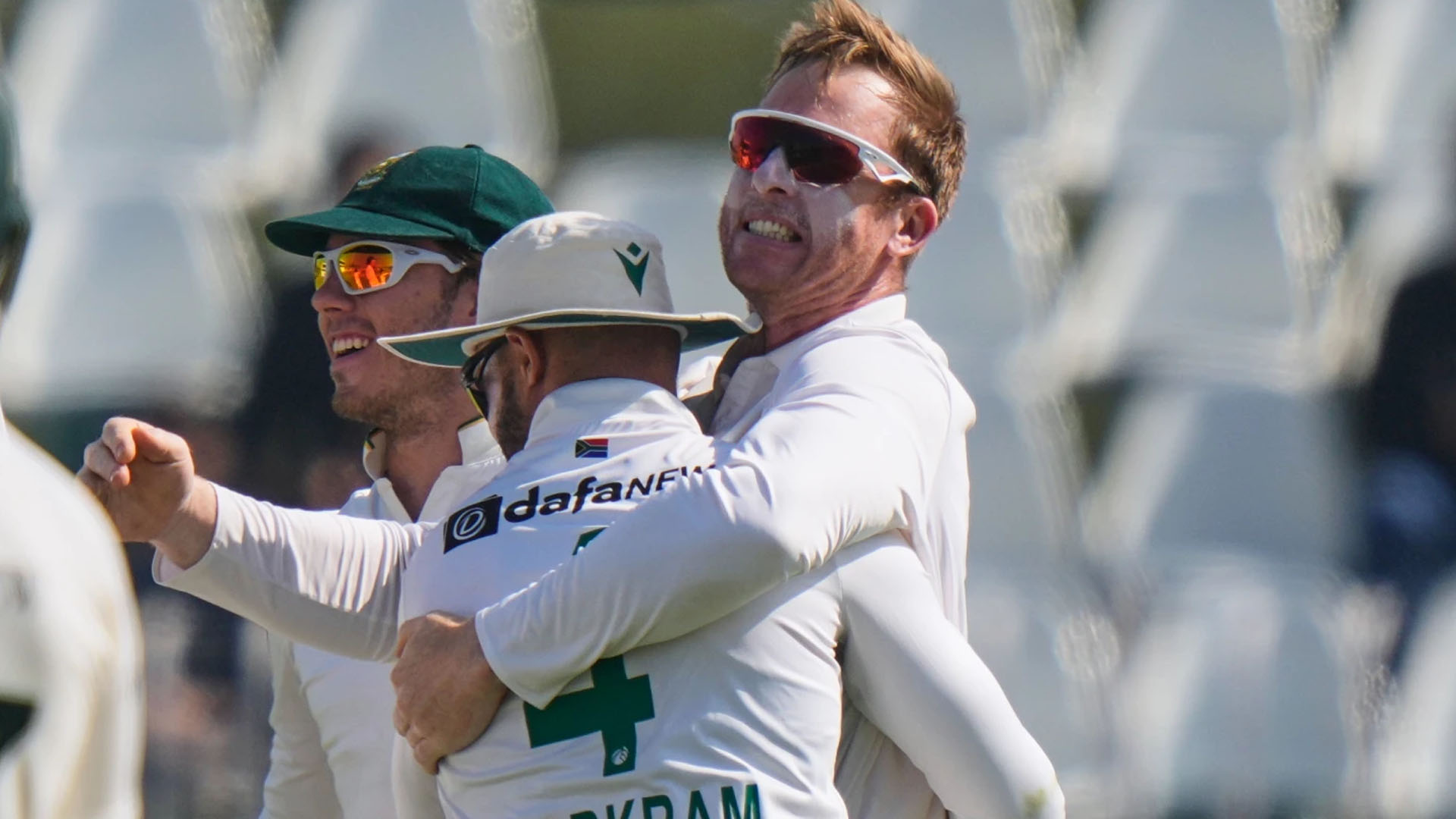 পাকিস্তানের মাটিতে ১৮ বছর পর দক্ষিণ আফ্রিকার টেস্ট জয়