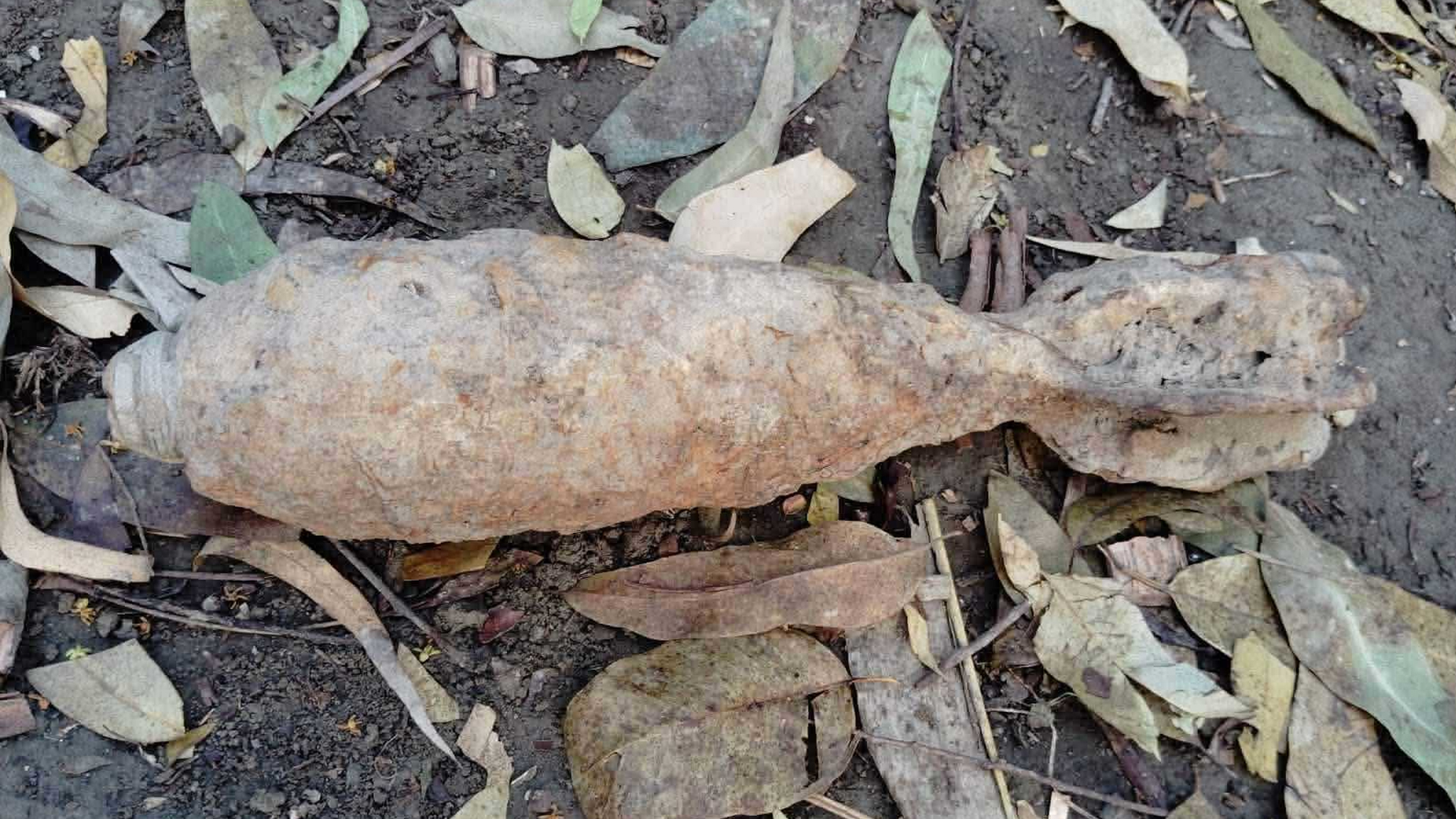 বকশীগঞ্জে পুকুরপাড়ে মিলল মর্টারশেল সদৃশ বস্তু