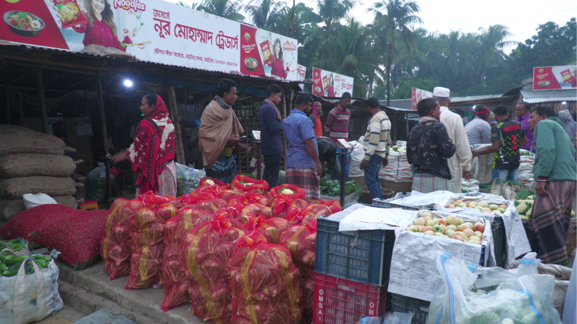 নাটোরে শীতকালীন সবজির দামে ঊর্ধ্বগতি, বিপাকে নিম্ন আয়ের মানুষ