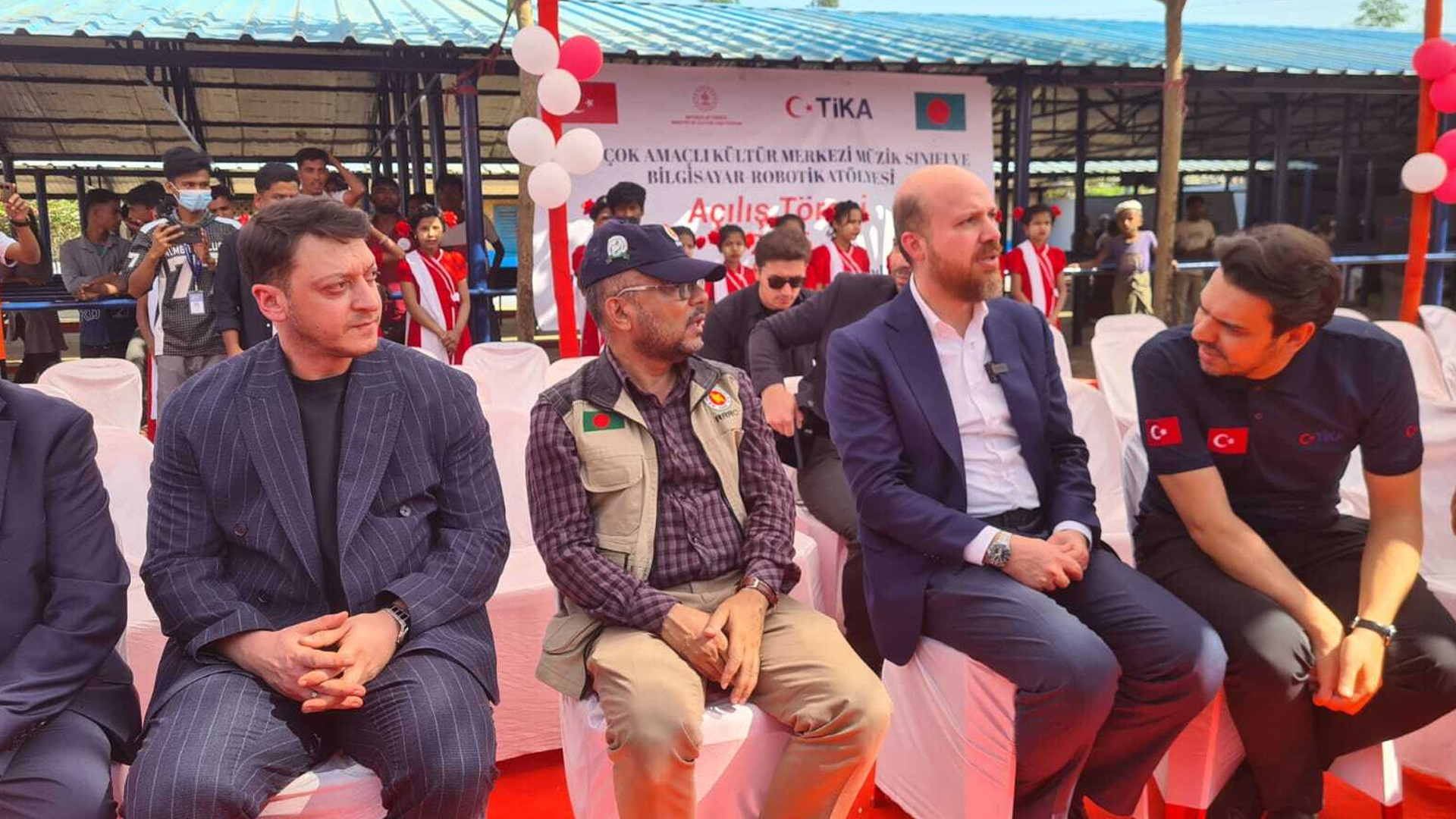 রোহিঙ্গাদের পাশে দাঁড়াতে বিশ্ববাসীর প্রতি আহ্বান ওজিল ও বিলালের