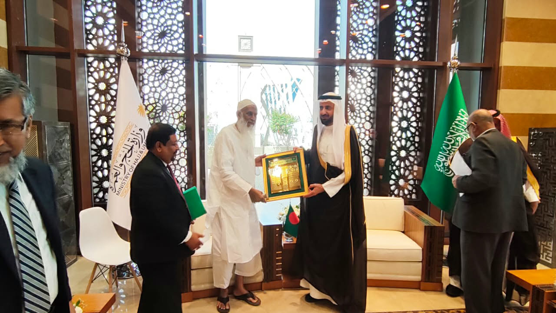 সৌদির হজ-উমরাহ মন্ত্রীর সঙ্গে ধর্মমন্ত্রী কায়কোবাদের বৈঠক