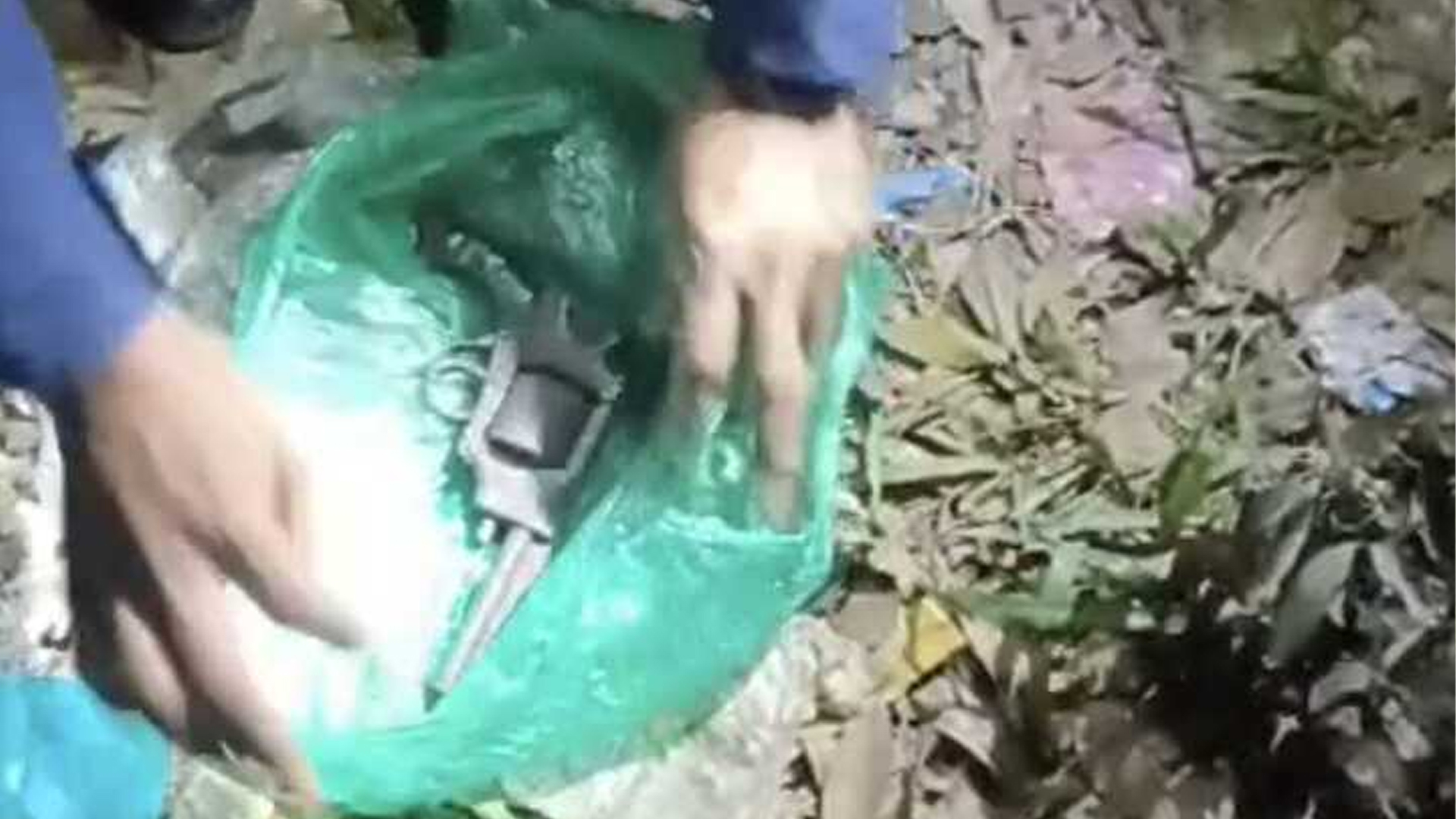 কিশোরগঞ্জে পরিত্যক্ত অবস্থায় পিস্তল-গুলি উদ্ধার