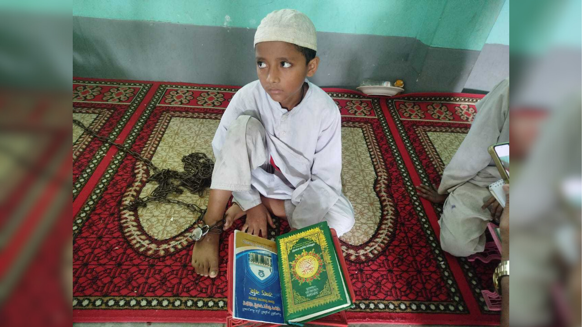 পিরোজপুরে কওমি মাদ্রাসা থেকে পায়ে শিকল বাঁধা শিশু শিক্ষার্থী উদ্ধার