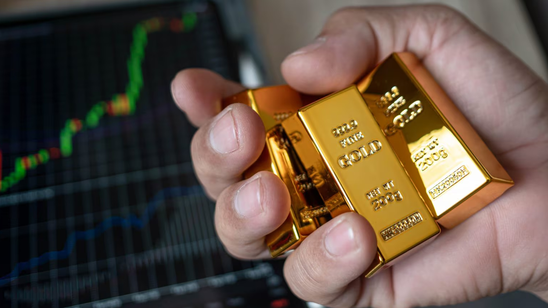 স্বর্ণের দামে বিশ্বরেকর্ড, ছুঁলো ৫ হাজার ডলারের মাইলফলক