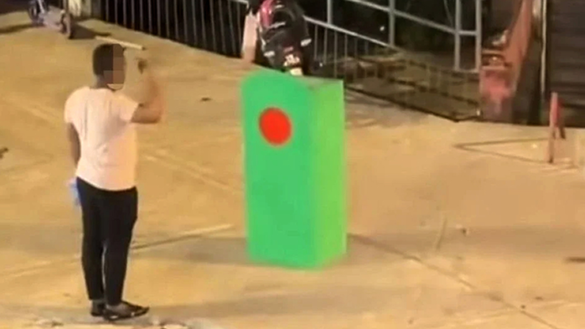 মালয়েশিয়ায় ‘বাংলাদেশের পতাকার আদলে তৈরি’ স্তম্ভ নিয়ে বিতর্ক