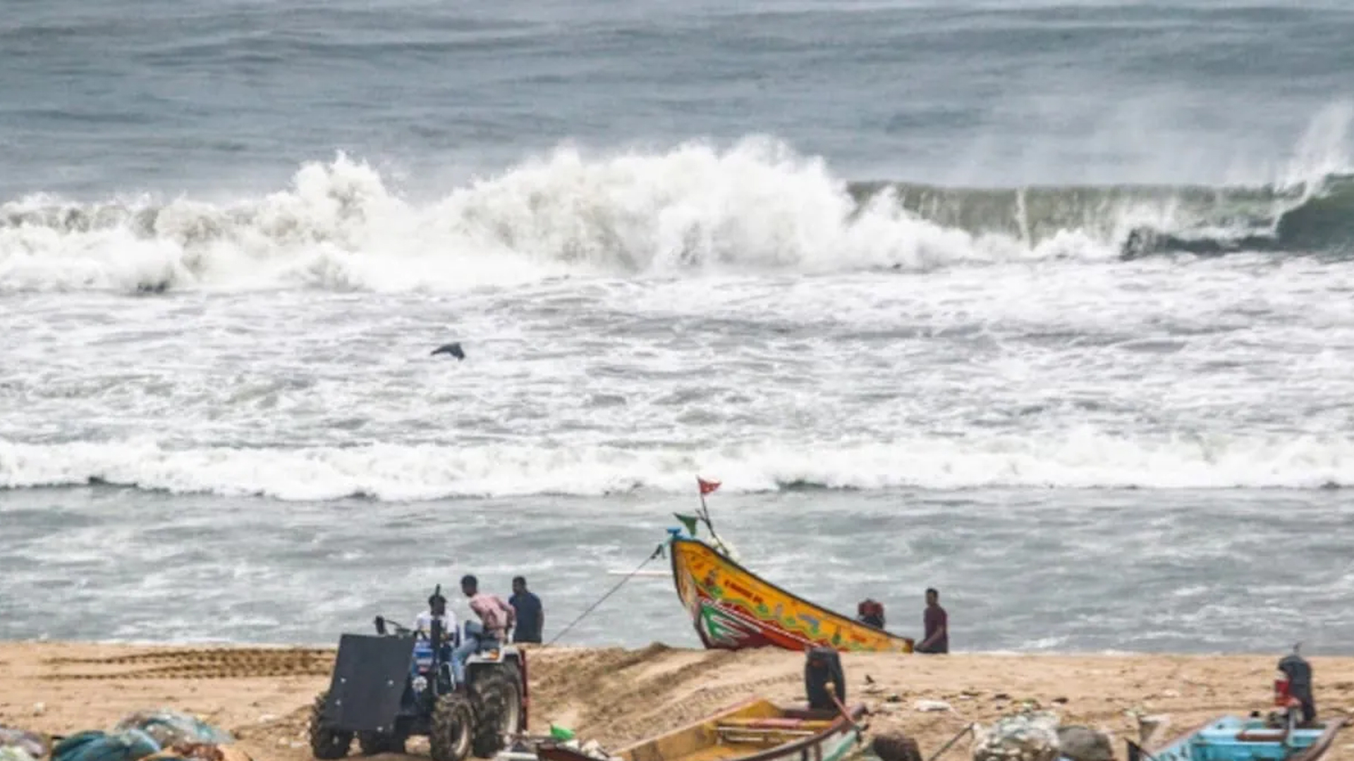 ঘূর্ণিঝড় মোন্থা: সমুদ্রবন্দর থেকে নামল সতর্কসংকেত