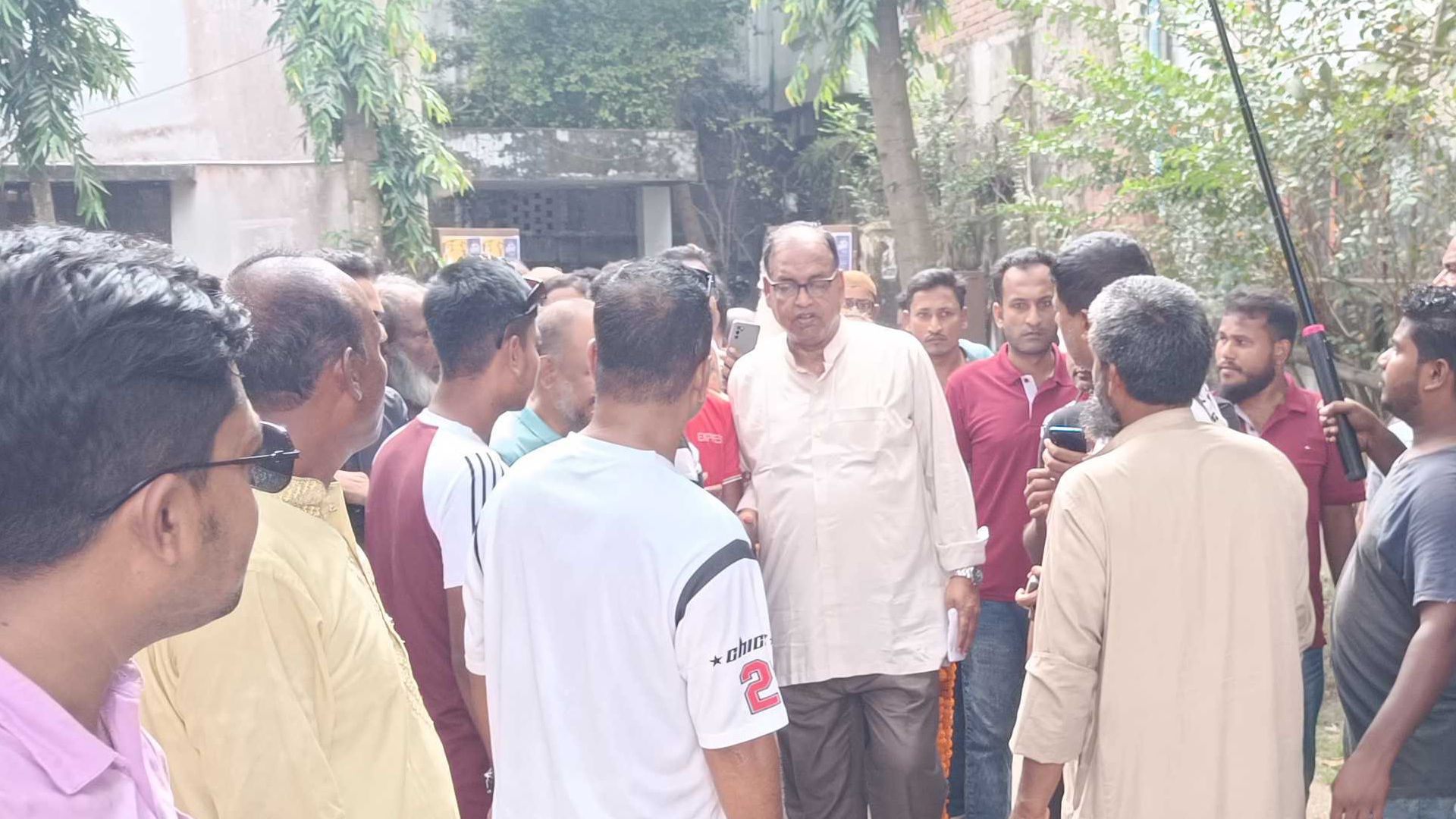 অন্যের মাথায় কাঁঠাল ভেঙে খাওয়ার তো প্রশ্নই উঠে না: দুদু