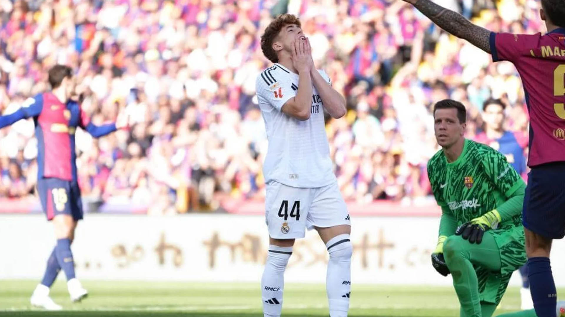 নিজেদের সাবেক খেলোয়াড়ের বার্সায় যাওয়া ঠেকাল রিয়াল