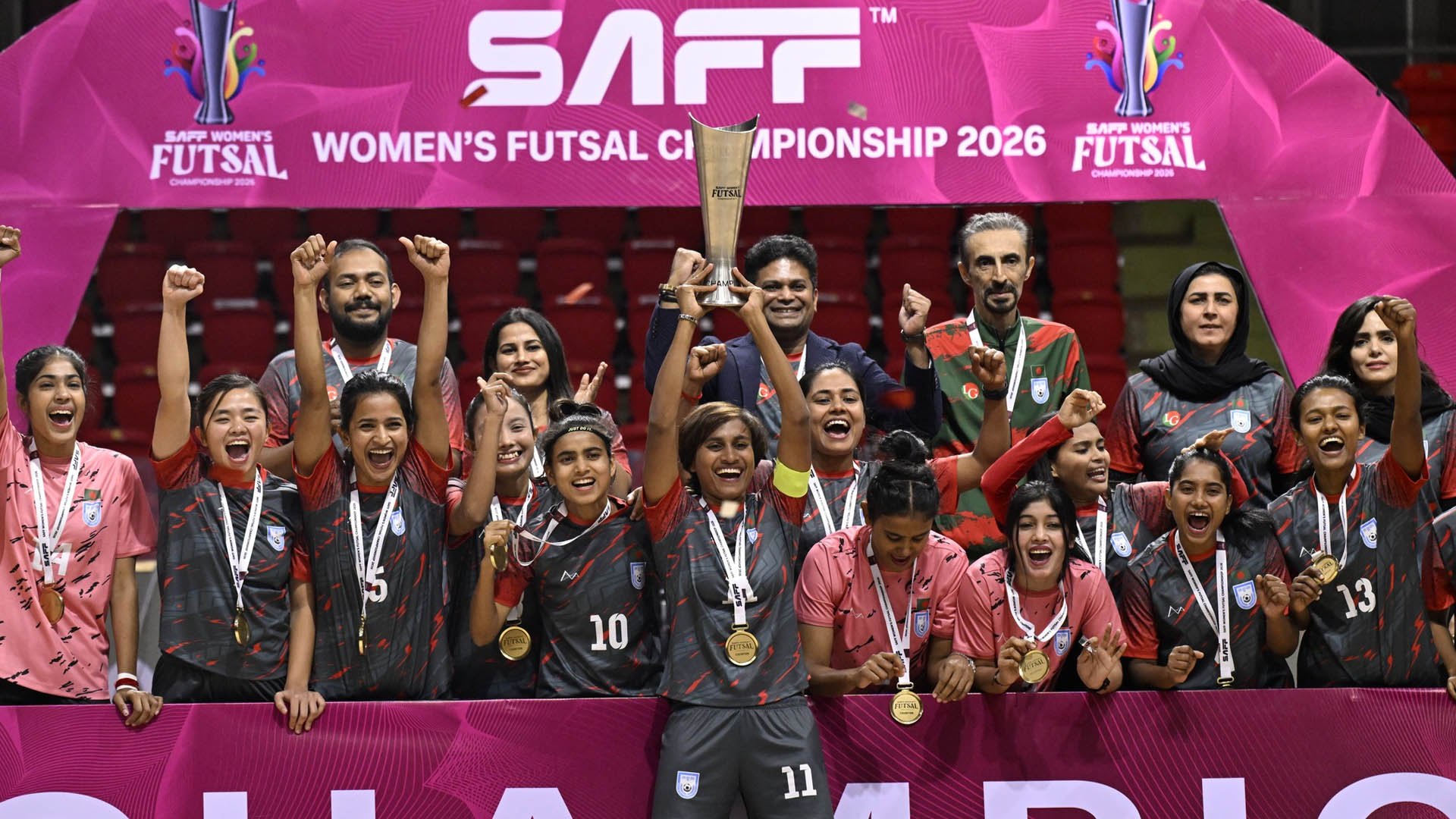 দেশে ফিরল ফুটসাল জয়ী নারী দল